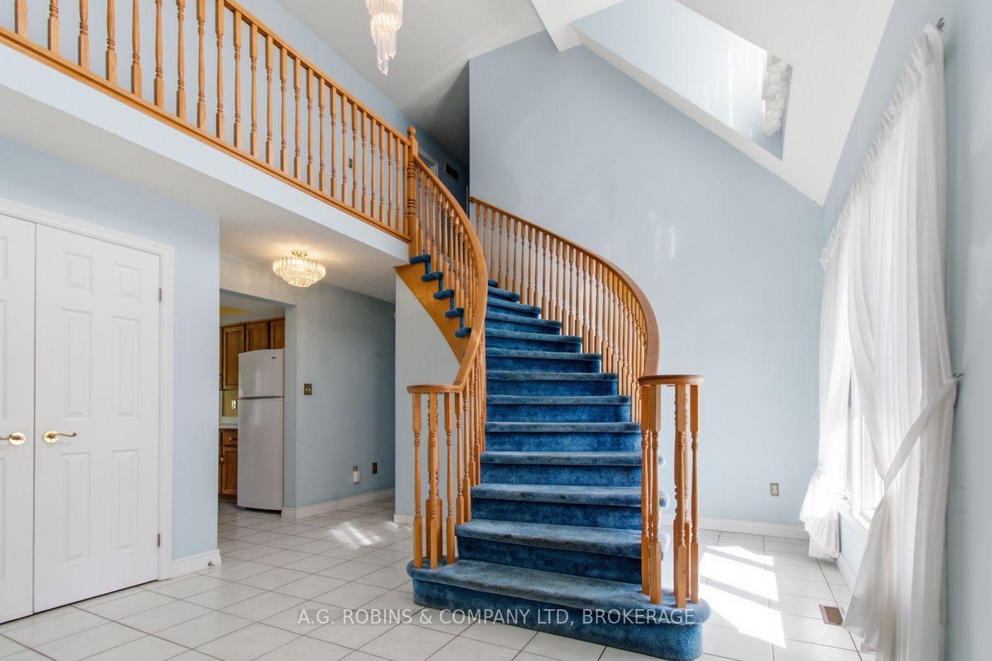 Photo 3 of 381 Kerman Avenue, Grimsby, Grimsby Beach — HOMEH