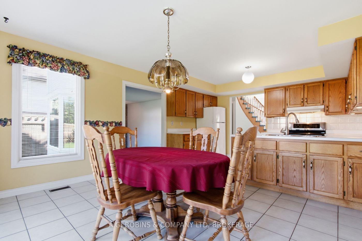 Photo 9 of 381 Kerman Avenue, Grimsby, Grimsby Beach — HOMEH
