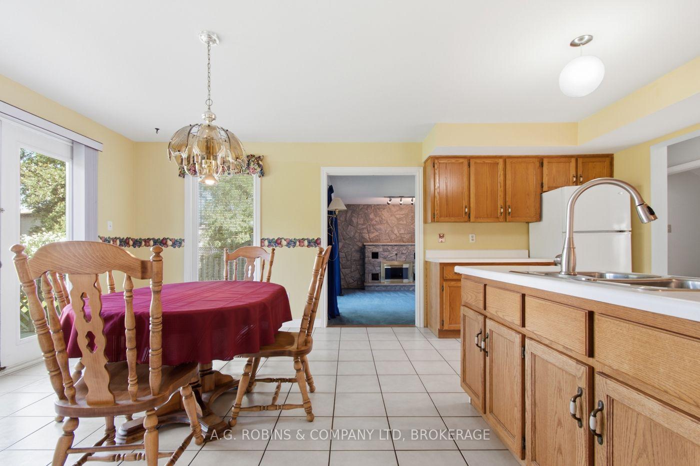 Photo 10 of 381 Kerman Avenue, Grimsby, Grimsby Beach — HOMEH