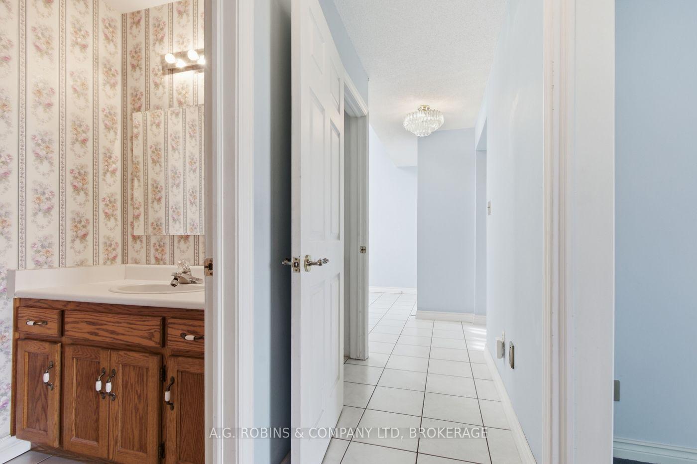 Photo 15 of 381 Kerman Avenue, Grimsby, Grimsby Beach — HOMEH