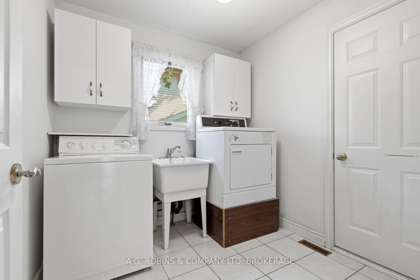 Photo 16 of 381 Kerman Avenue, Grimsby, Grimsby Beach — HOMEH