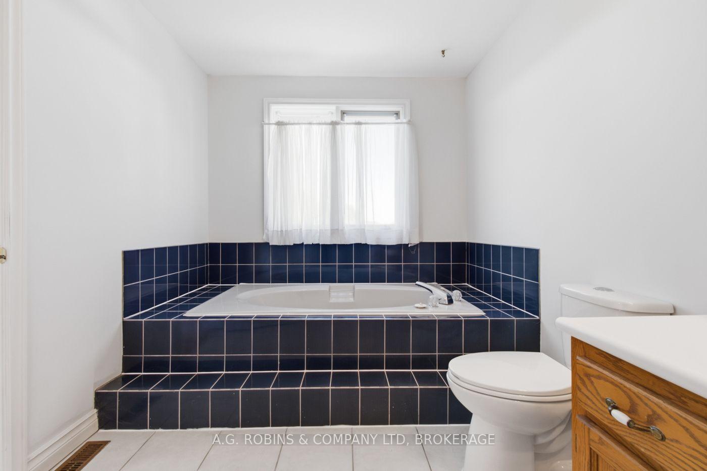 Photo 33 of 381 Kerman Avenue, Grimsby, Grimsby Beach — HOMEH