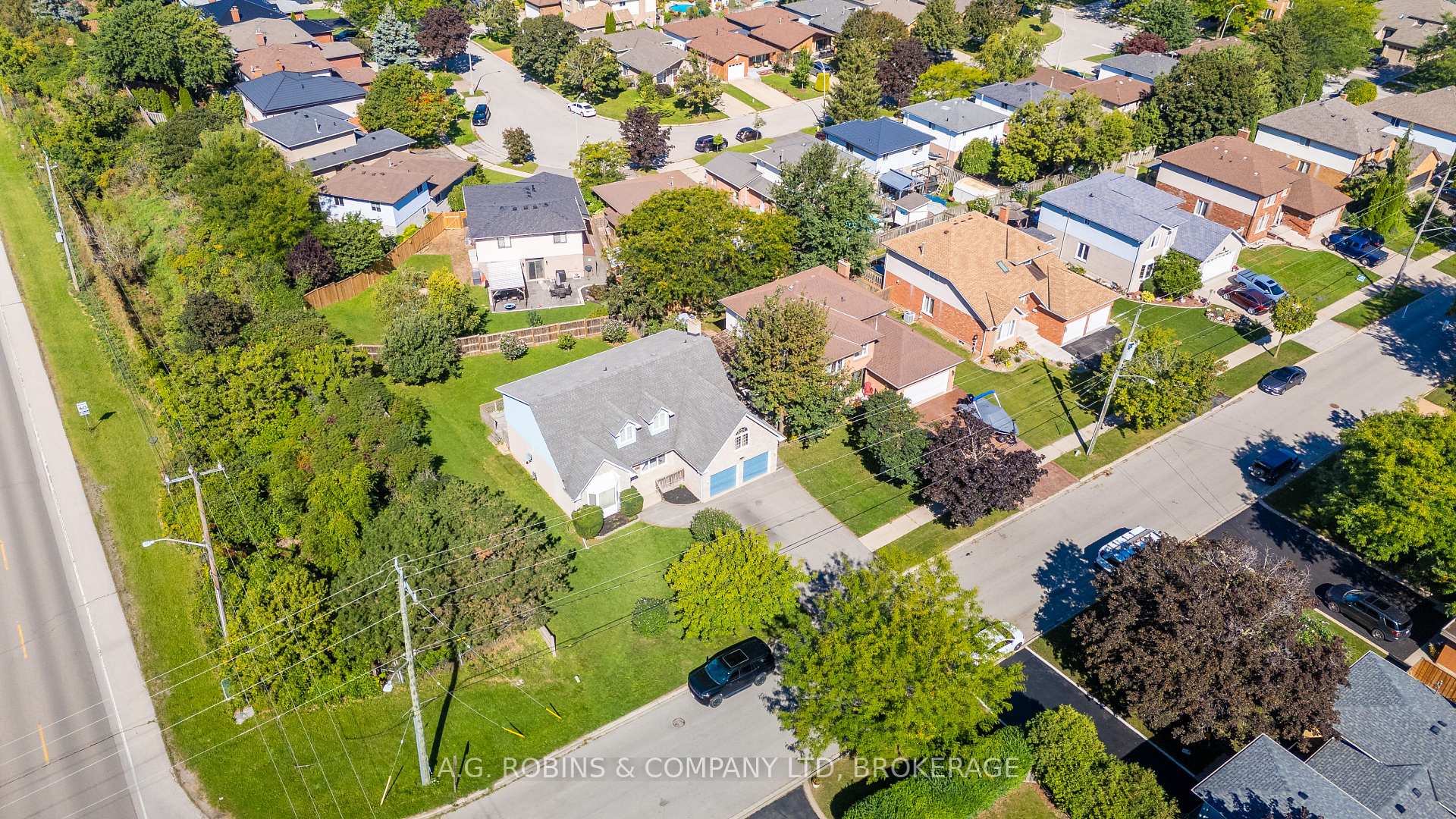 Photo 44 of 381 Kerman Avenue, Grimsby, Grimsby Beach — HOMEH