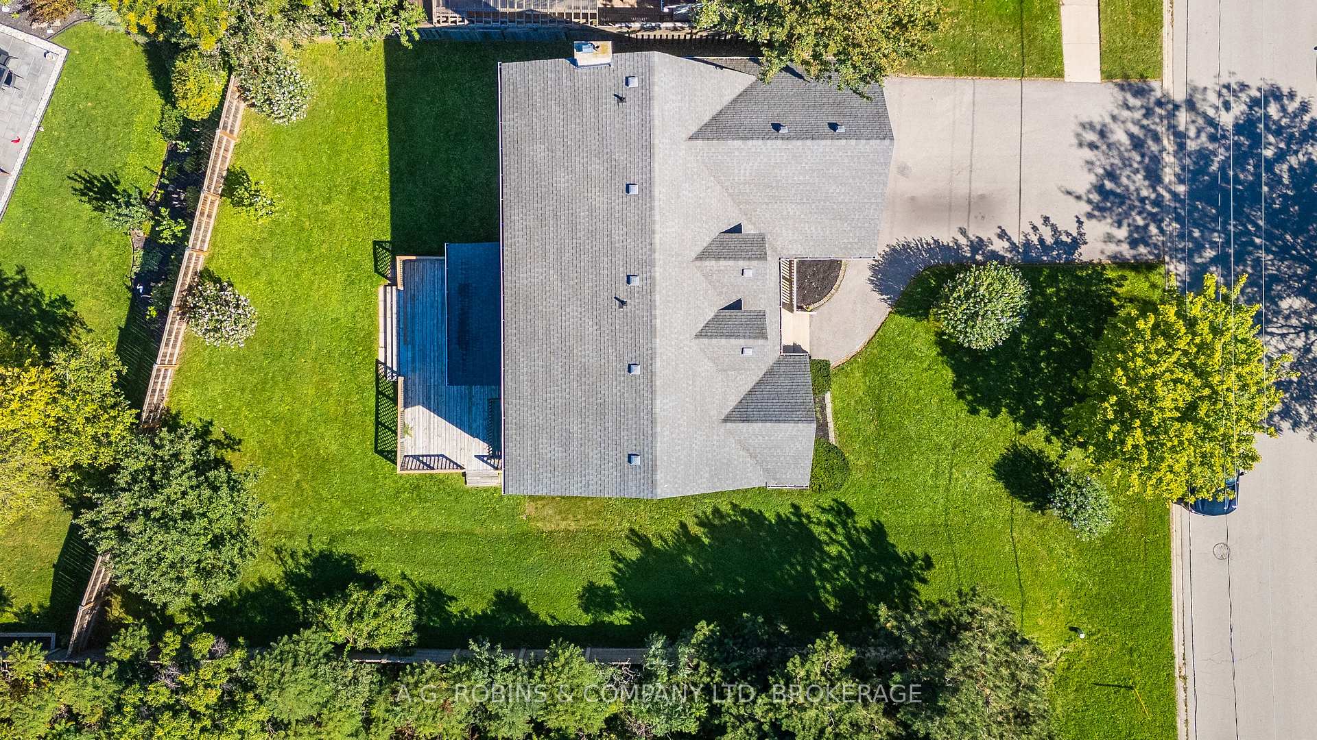 Photo 46 of 381 Kerman Avenue, Grimsby, Grimsby Beach — HOMEH