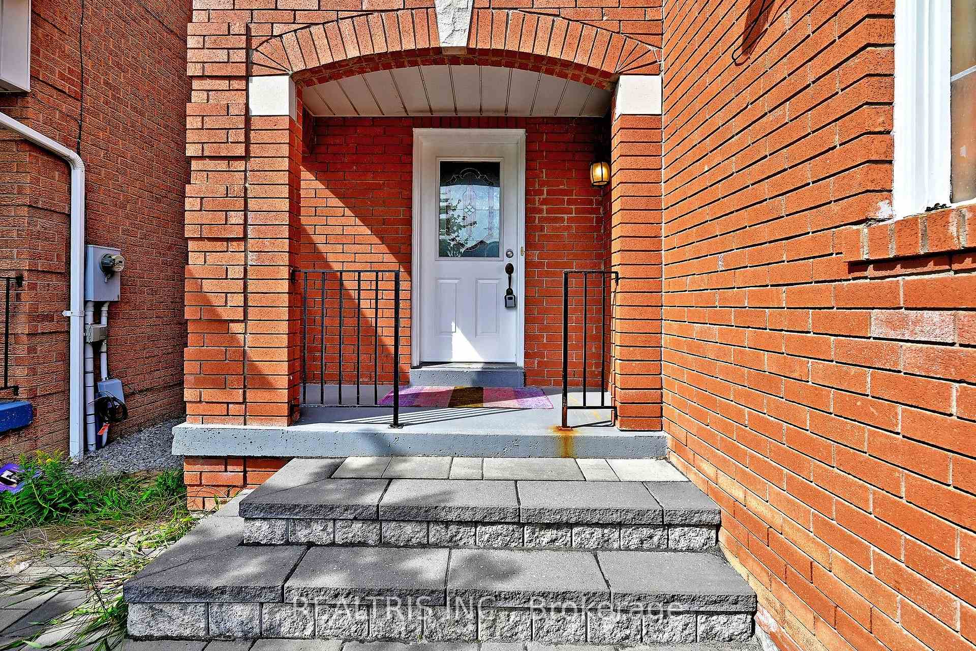 Photo 3 of 101 Booth Crescent N, Ajax, Central — HOMEH