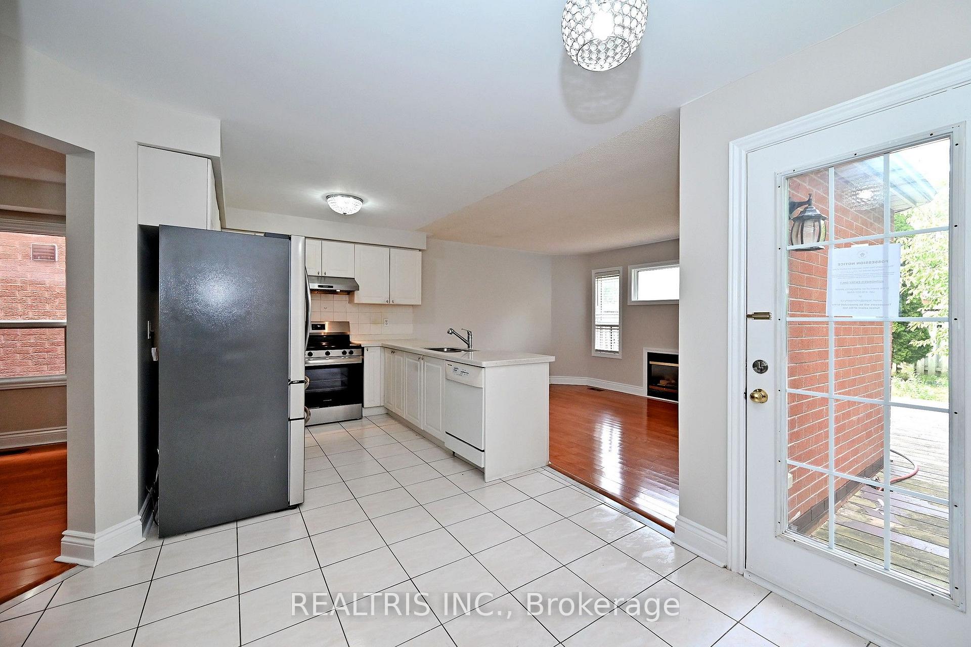 Photo 10 of 101 Booth Crescent N, Ajax, Central — HOMEH