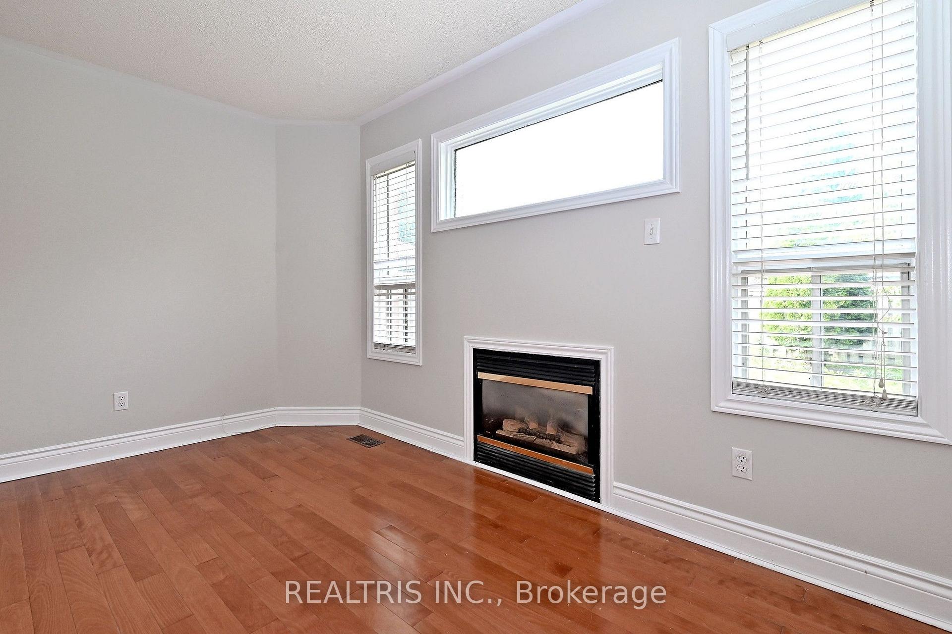 Photo 13 of 101 Booth Crescent N, Ajax, Central — HOMEH