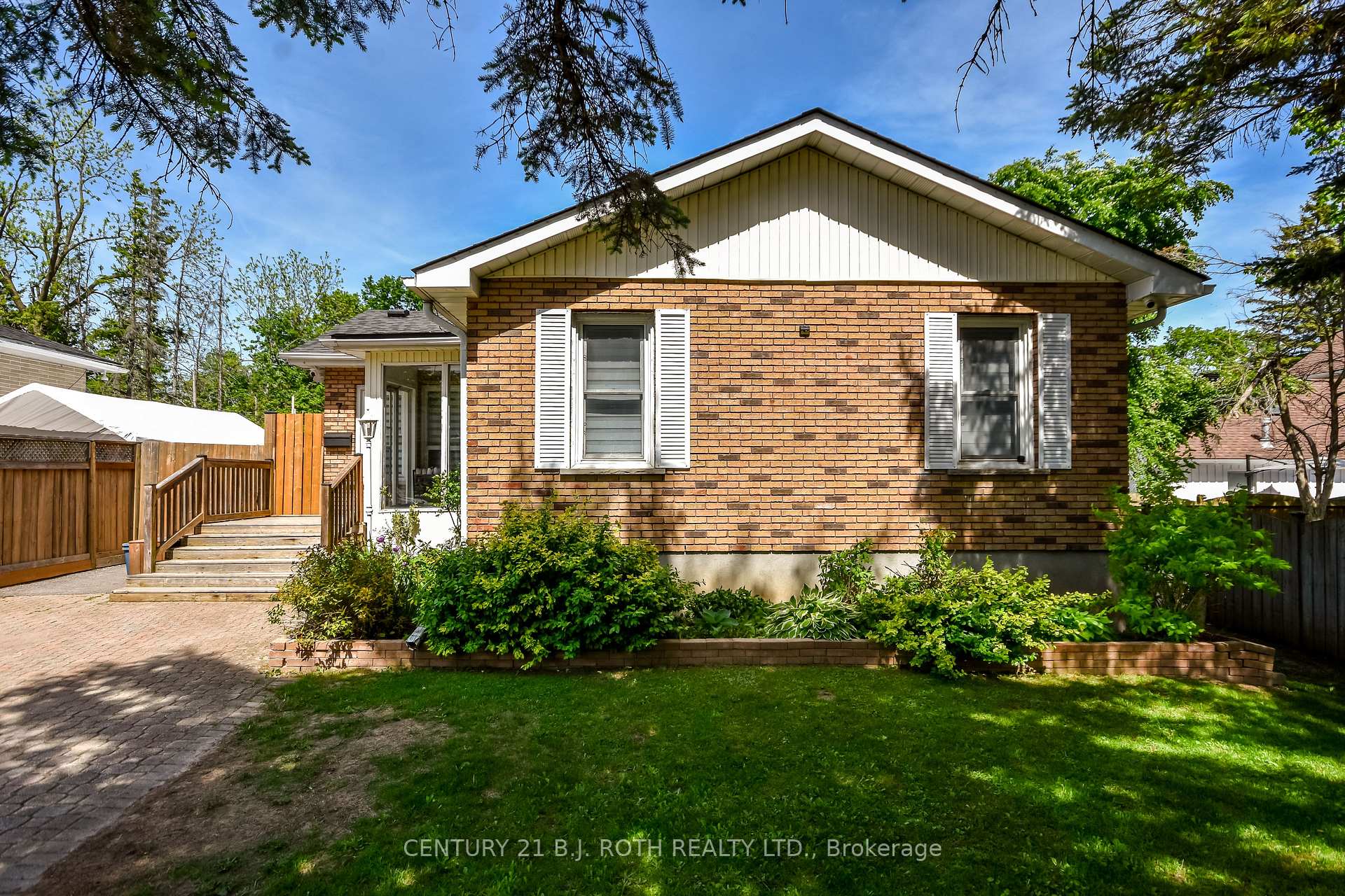 Photo 2 of 7 Wesley Street, Barrie, Sunnidale — HOMEH