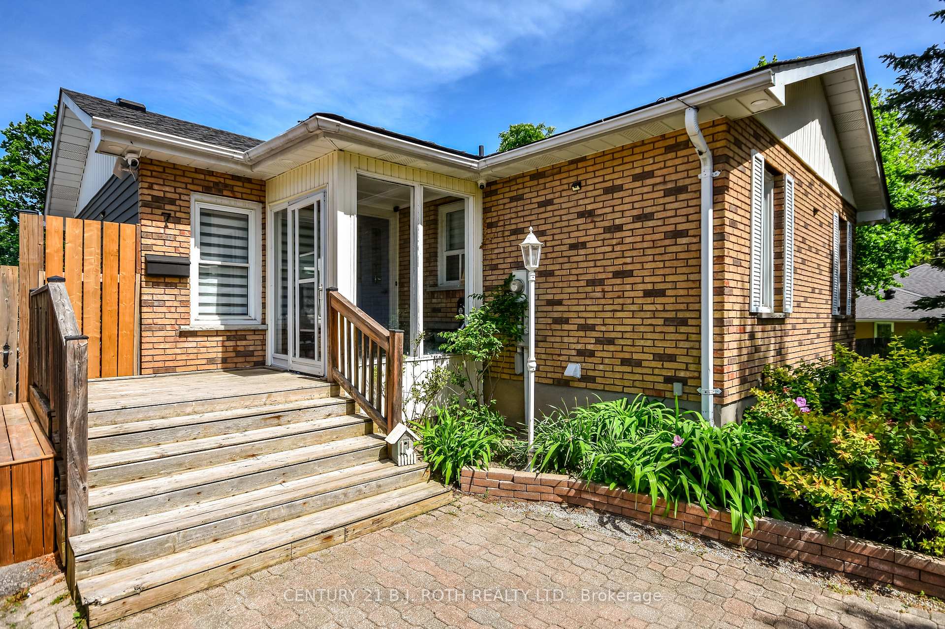 Photo 3 of 7 Wesley Street, Barrie, Sunnidale — HOMEH