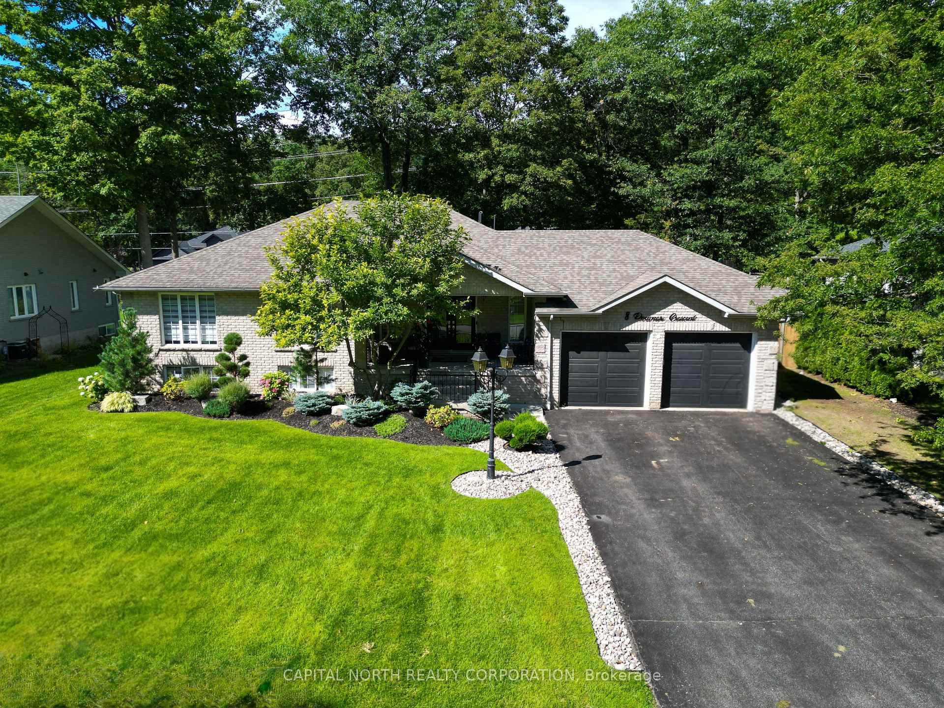 Photo 2 of 8 Downer Crescent, Wasaga Beach — HOMEH