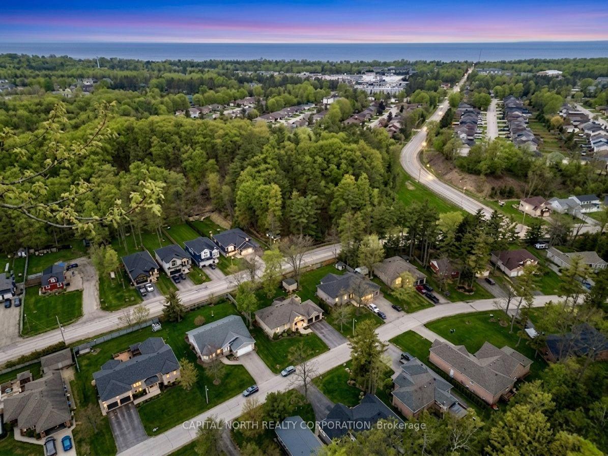 Photo 3 of 8 Downer Crescent, Wasaga Beach — HOMEH