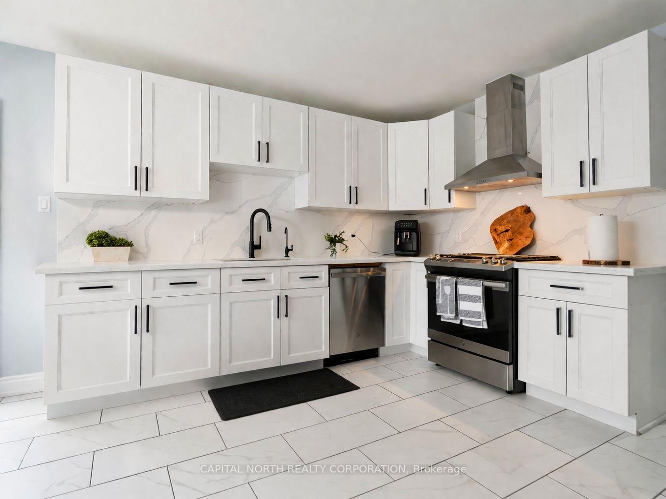 Photo 8 of 8 Downer Crescent, Wasaga Beach — HOMEH