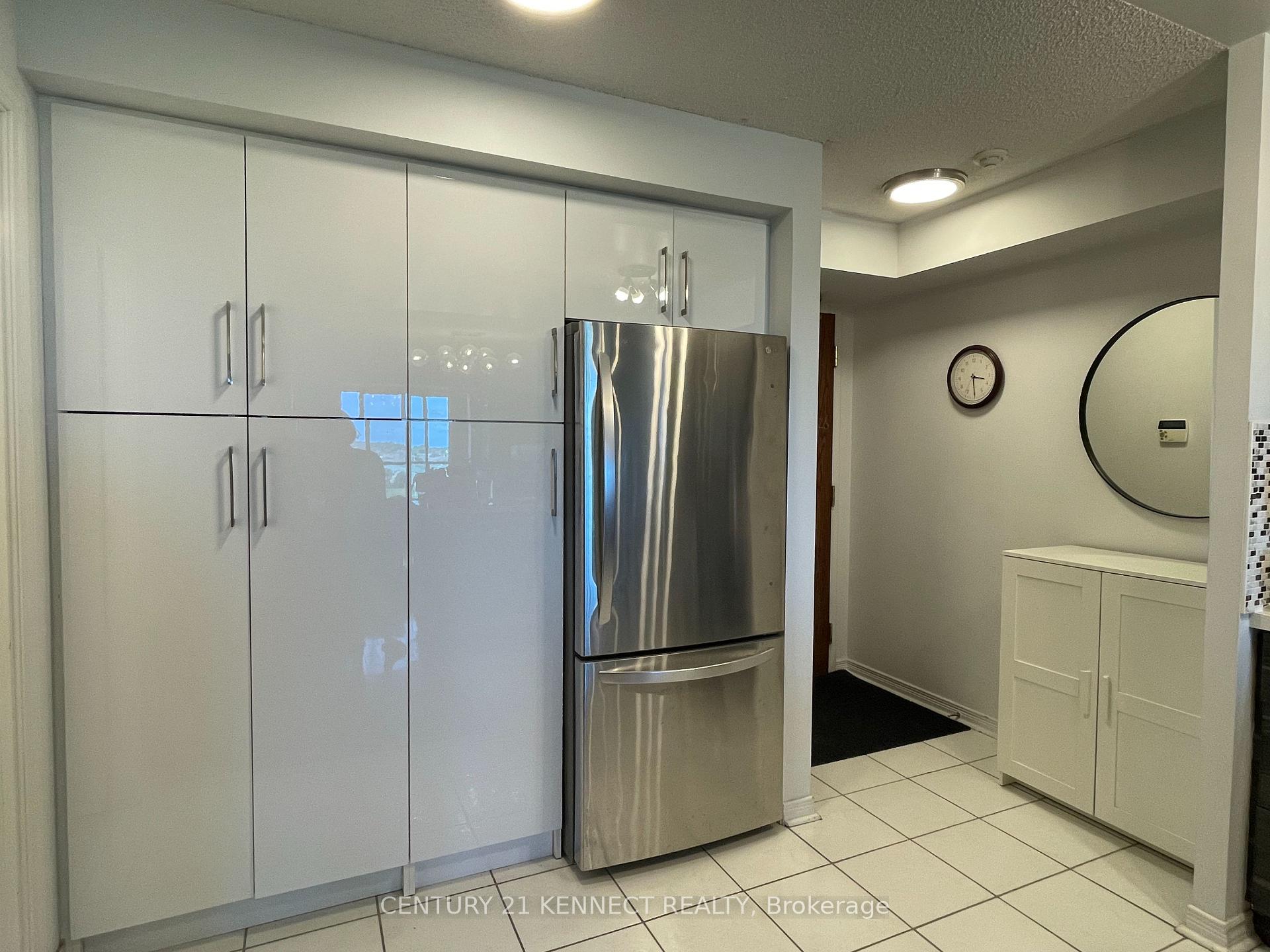 Photo 8 of Unit 707, 11 Oneida Crescent, Richmond Hill, Langstaff — HOMEH