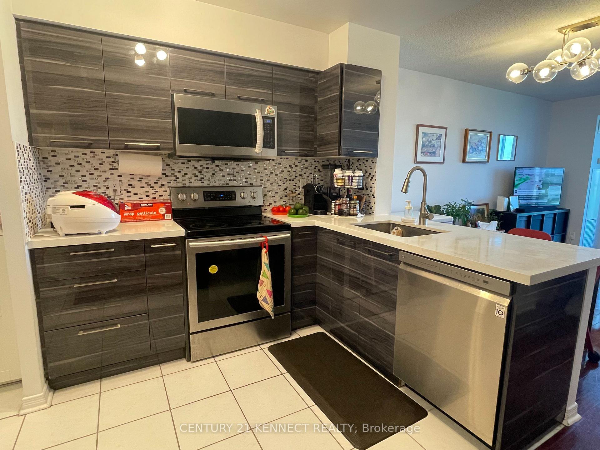 Photo 11 of Unit 707, 11 Oneida Crescent, Richmond Hill, Langstaff — HOMEH