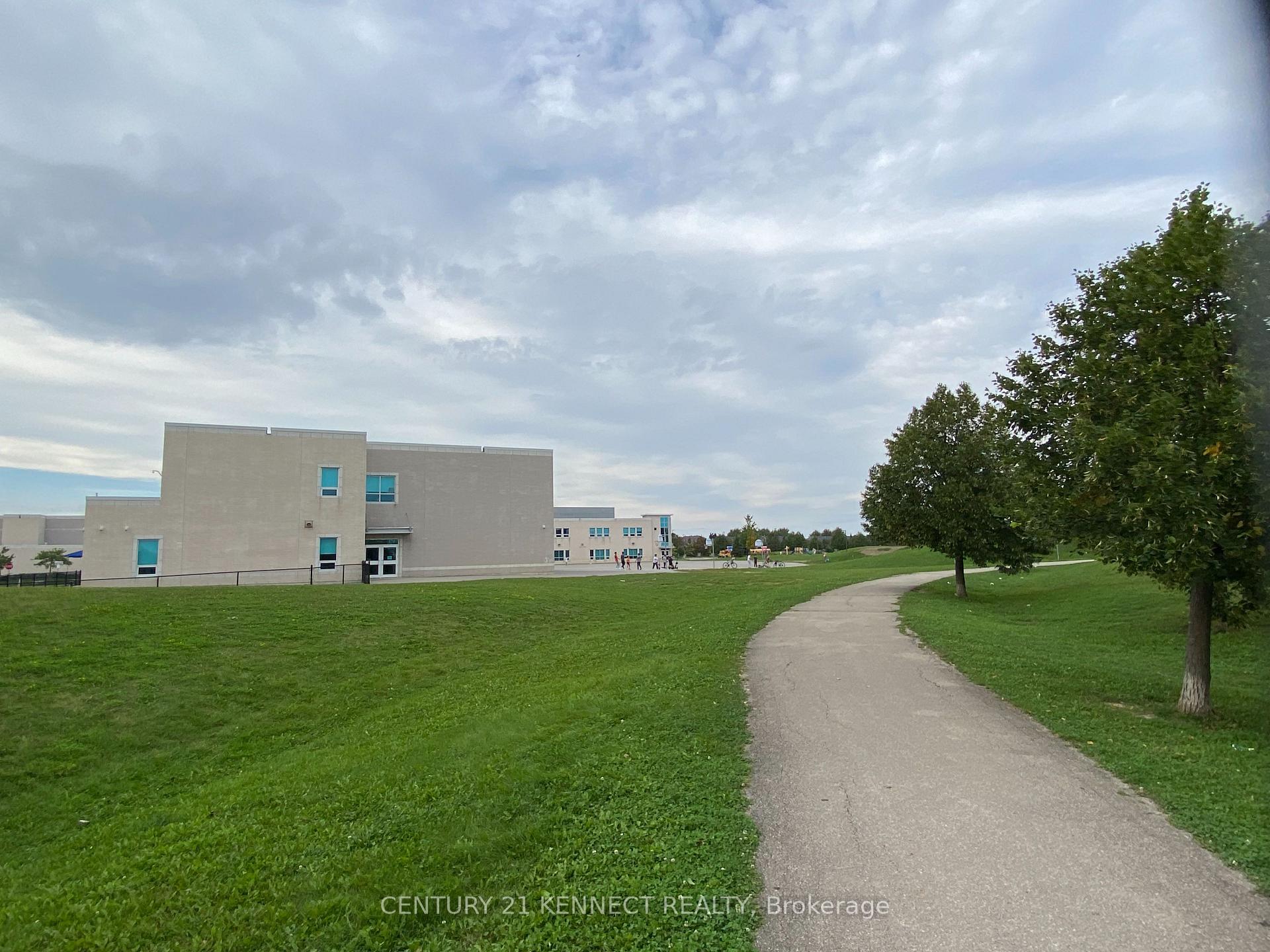 Photo 23 of Unit 707, 11 Oneida Crescent, Richmond Hill, Langstaff — HOMEH