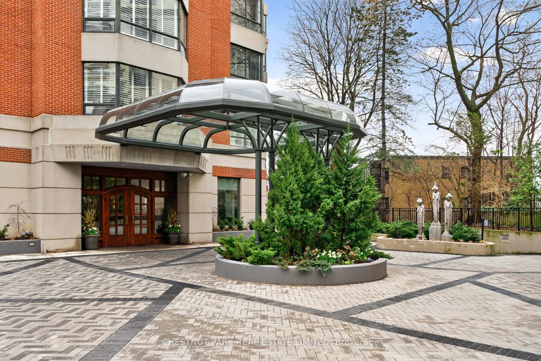 Photo 2 of Unit 701, 33 Jackes Avenue, Toronto, Rosedale-Moore Park — HOMEH