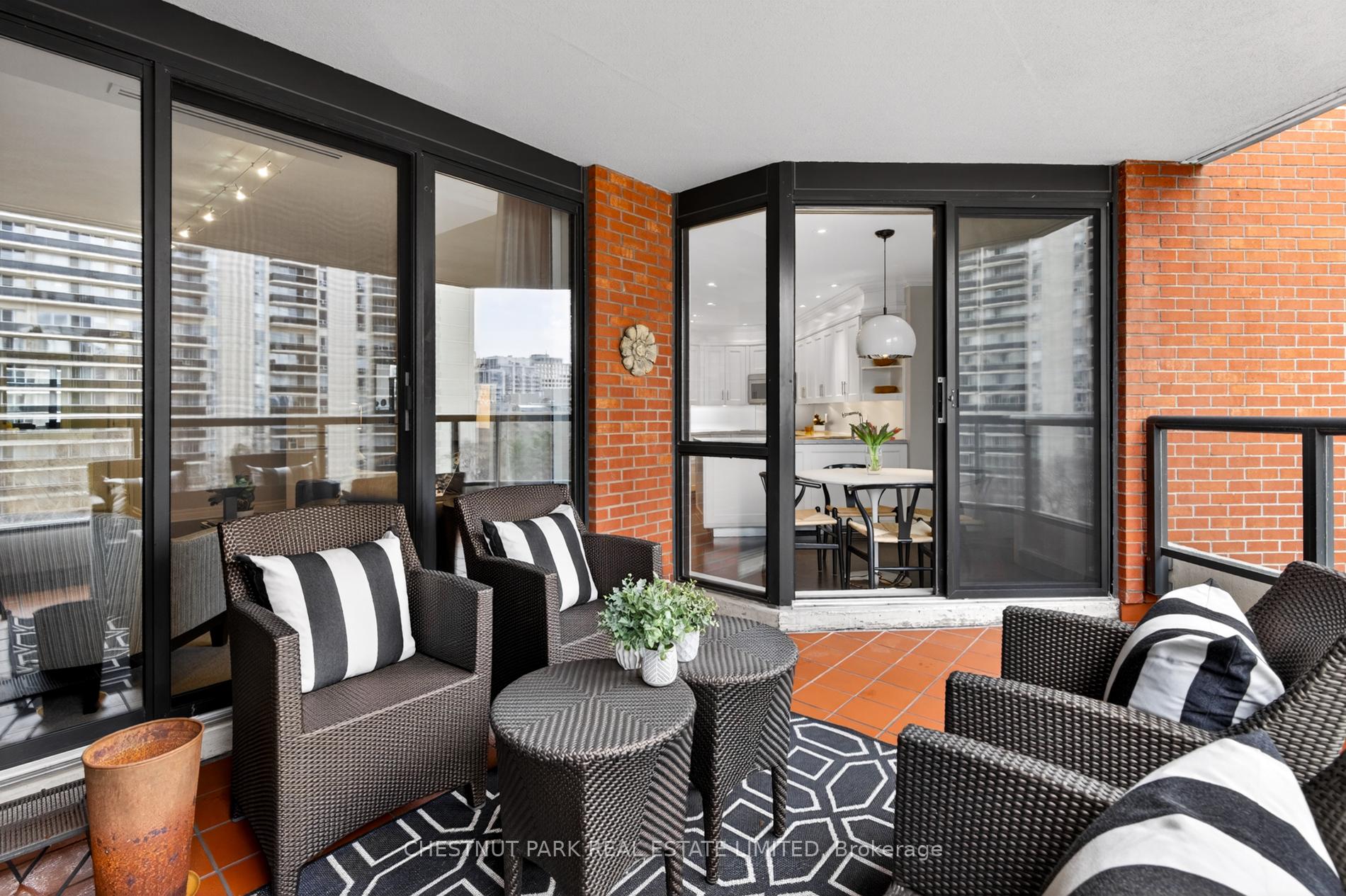 Photo 33 of Unit 701, 33 Jackes Avenue, Toronto, Rosedale-Moore Park — HOMEH