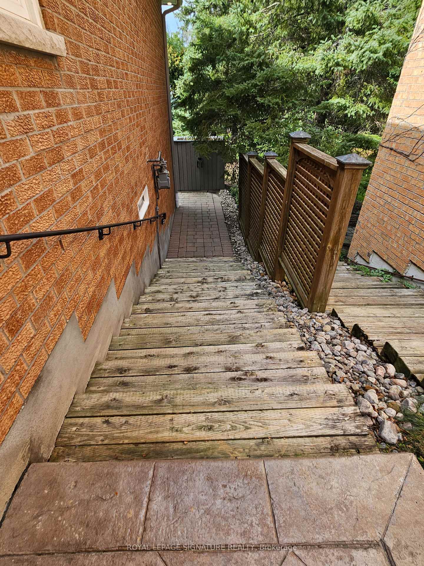 Photo 2 of Unit Lower, 30 Craigleith Crescent, Richmond Hill, Oak Ridges Lake Wilcox — HOMEH