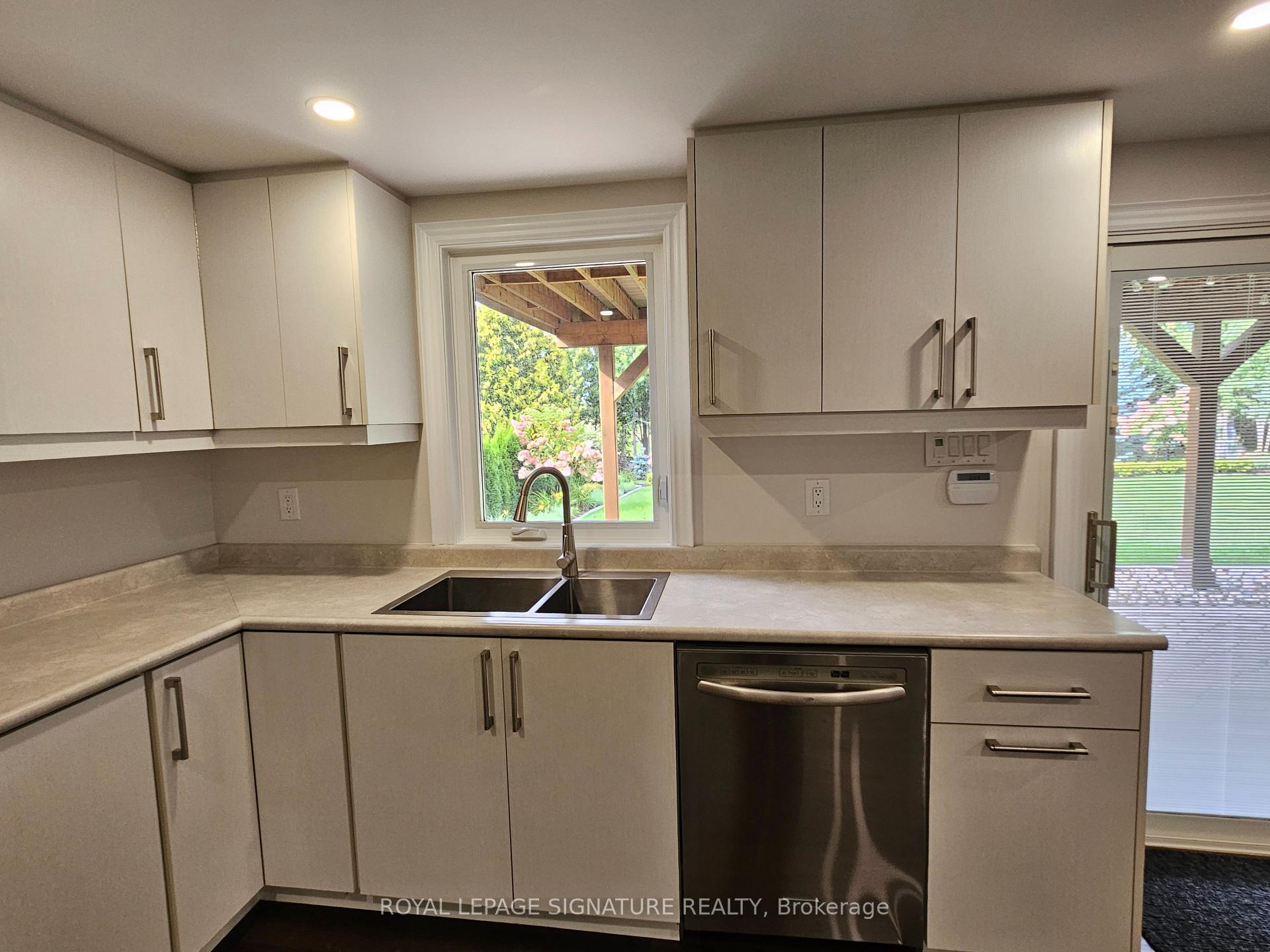 Photo 22 of Unit Lower, 30 Craigleith Crescent, Richmond Hill, Oak Ridges Lake Wilcox — HOMEH