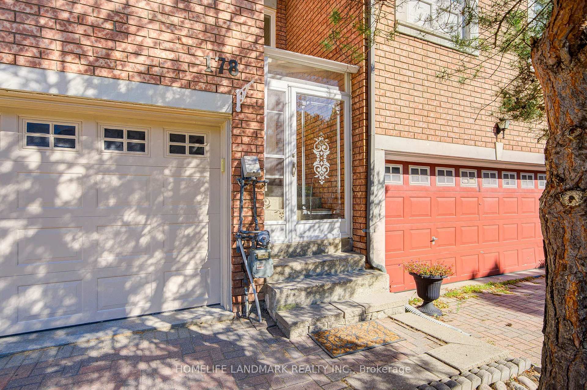 Photo 4 of 178 Leitchcroft Crescent, Markham, Commerce Valley — HOMEH