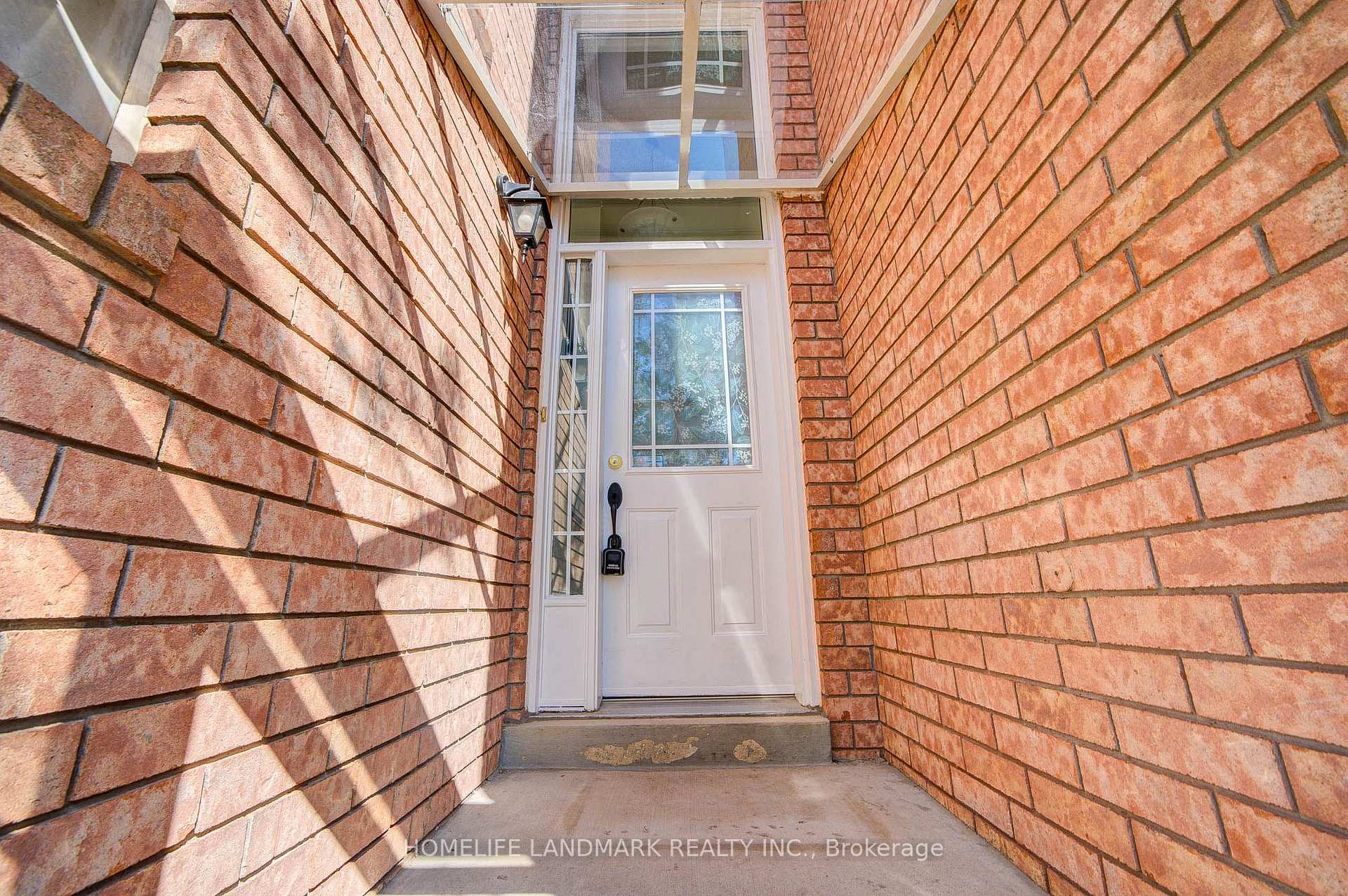 Photo 5 of 178 Leitchcroft Crescent, Markham, Commerce Valley — HOMEH