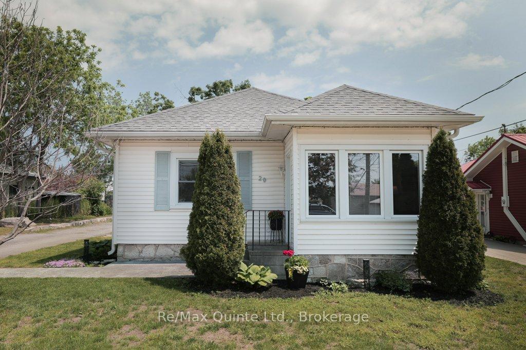 Photo 3 of 29 Joseph Street, Kawartha Lakes, Bobcaygeon — HOMEH