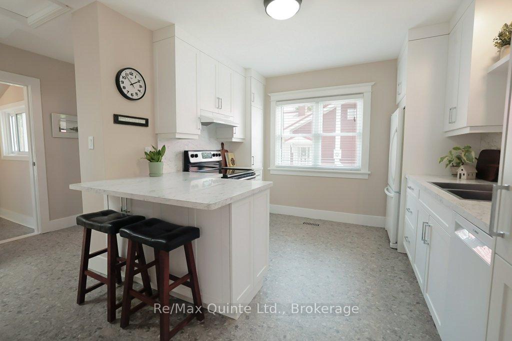 Photo 4 of 29 Joseph Street, Kawartha Lakes, Bobcaygeon — HOMEH