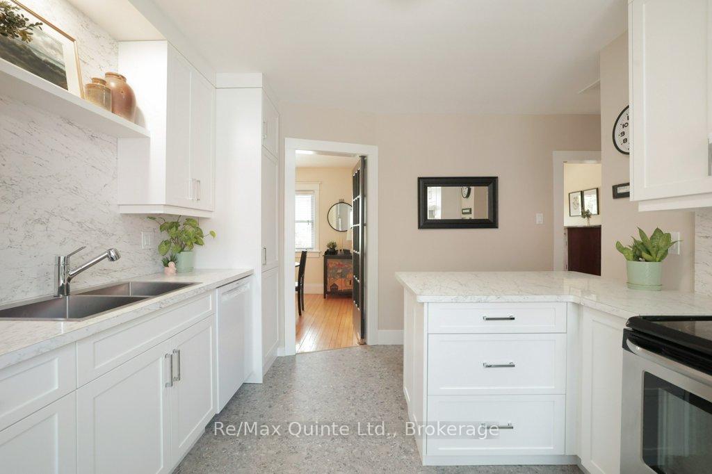 Photo 11 of 29 Joseph Street, Kawartha Lakes, Bobcaygeon — HOMEH