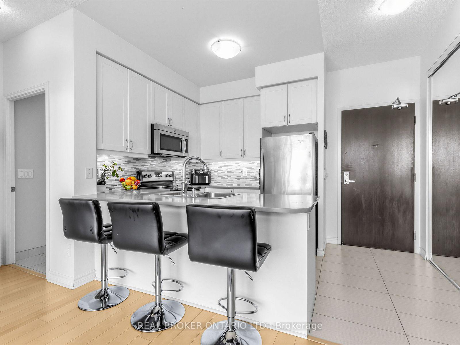 Photo 6 of Unit 1717, 25 Lower Simcoe Street, Toronto, Waterfront Communities — HOMEH