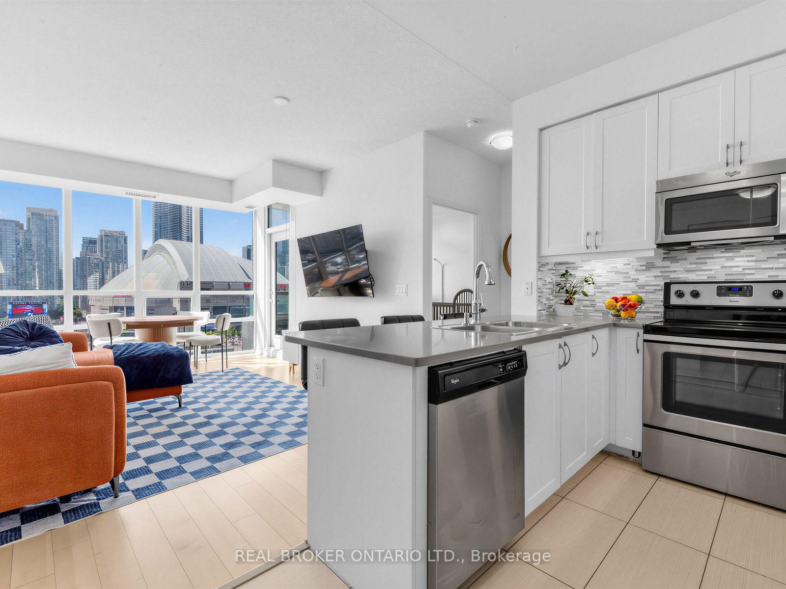 Photo 7 of Unit 1717, 25 Lower Simcoe Street, Toronto, Waterfront Communities — HOMEH