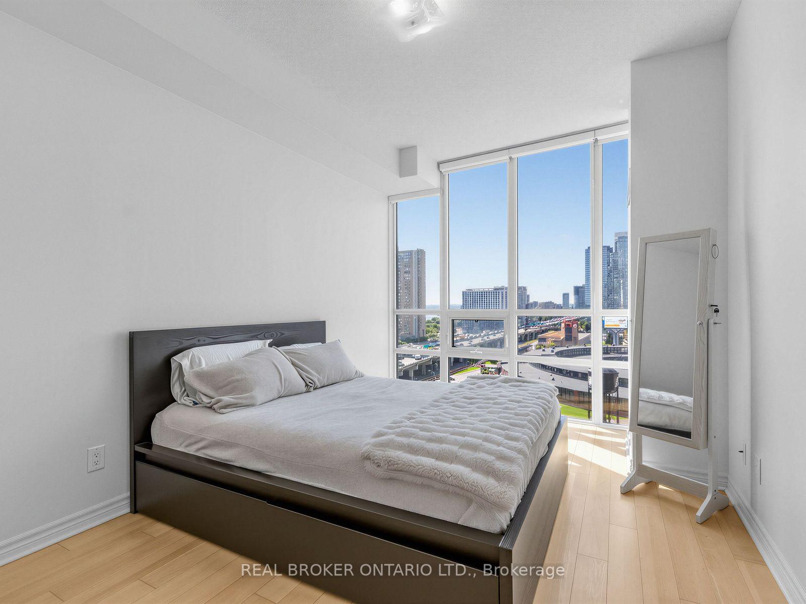 Photo 10 of Unit 1717, 25 Lower Simcoe Street, Toronto, Waterfront Communities — HOMEH