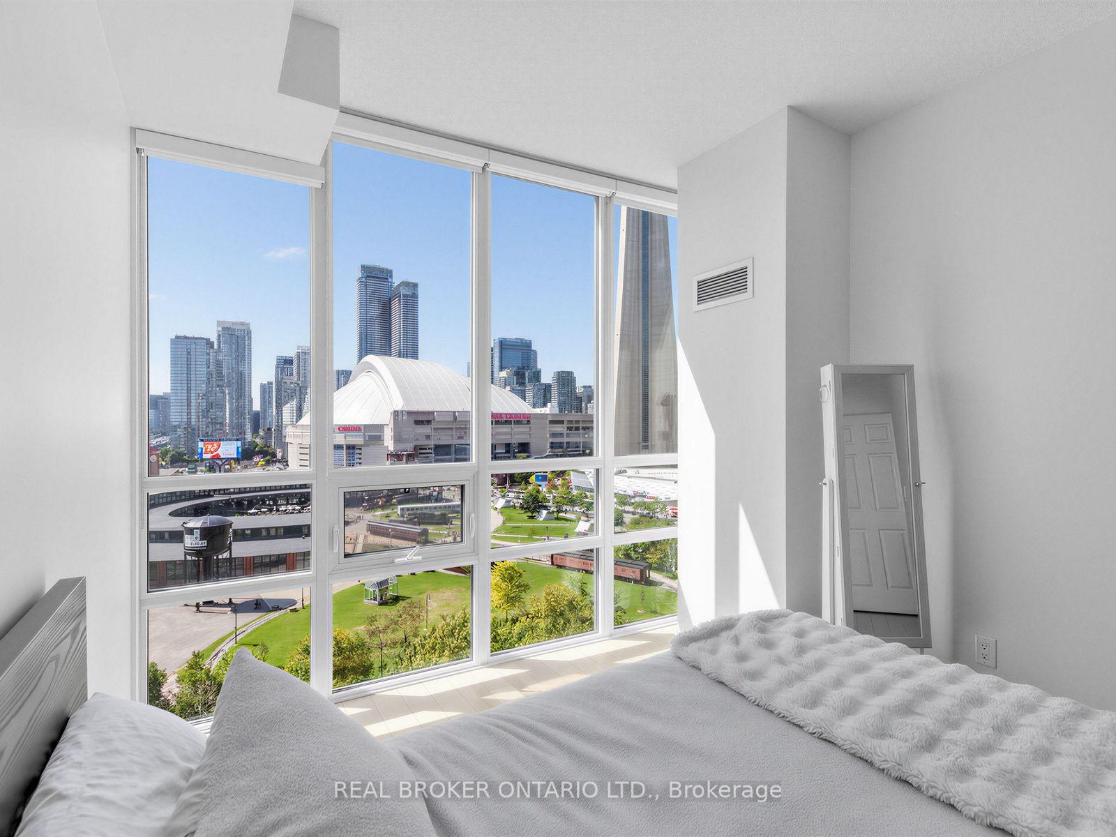 Photo 11 of Unit 1717, 25 Lower Simcoe Street, Toronto, Waterfront Communities — HOMEH