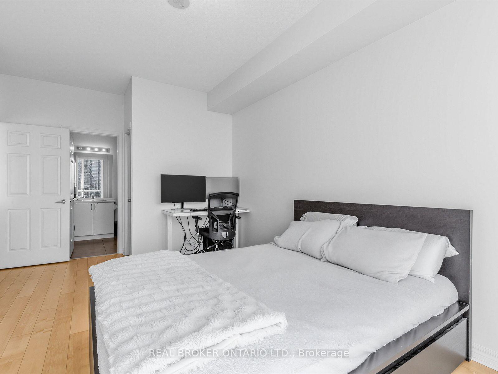 Photo 13 of Unit 1717, 25 Lower Simcoe Street, Toronto, Waterfront Communities — HOMEH