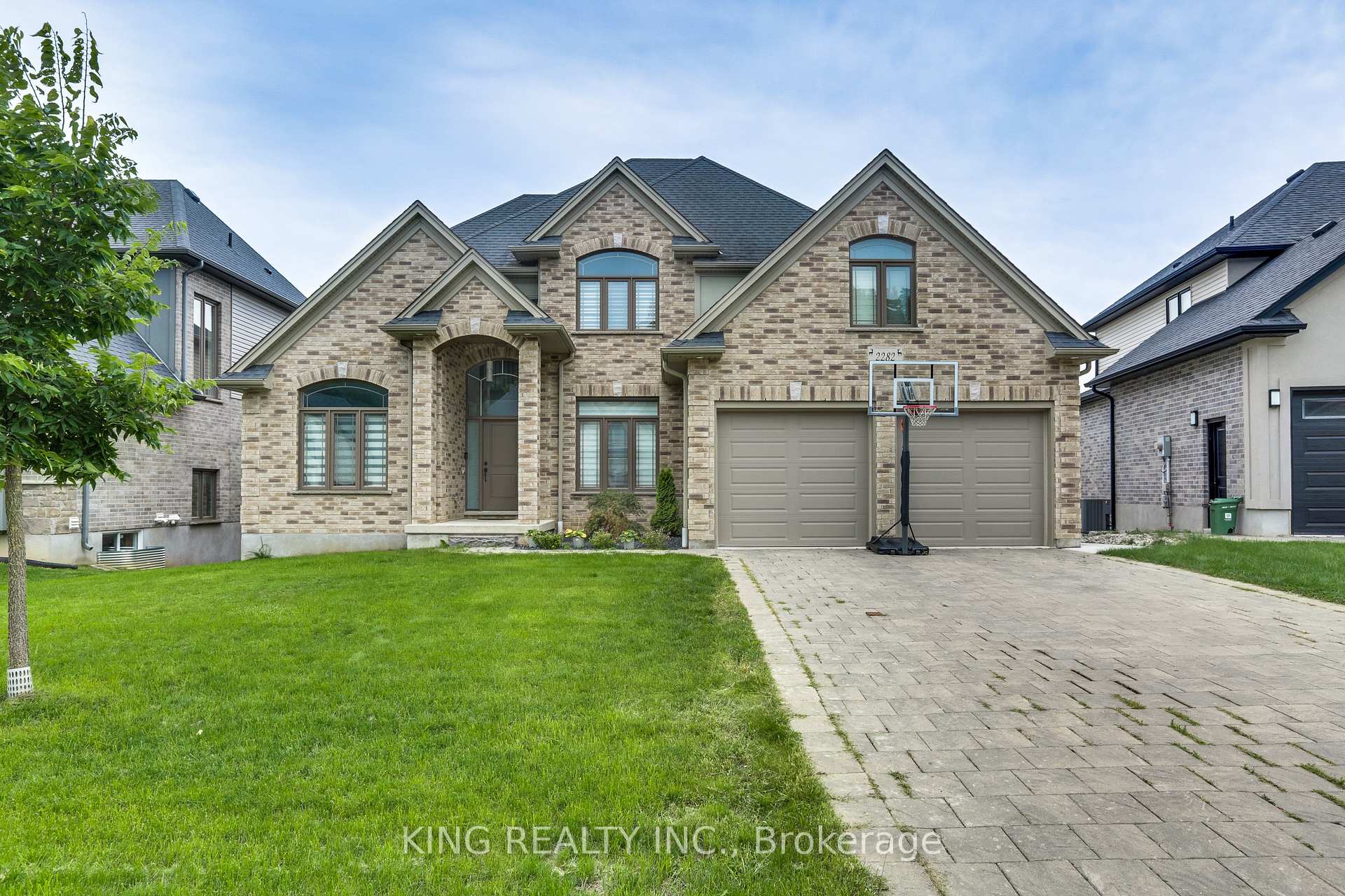 Photo 1 of 2282 Dauncey Crescent N, London, North B — HOMEH