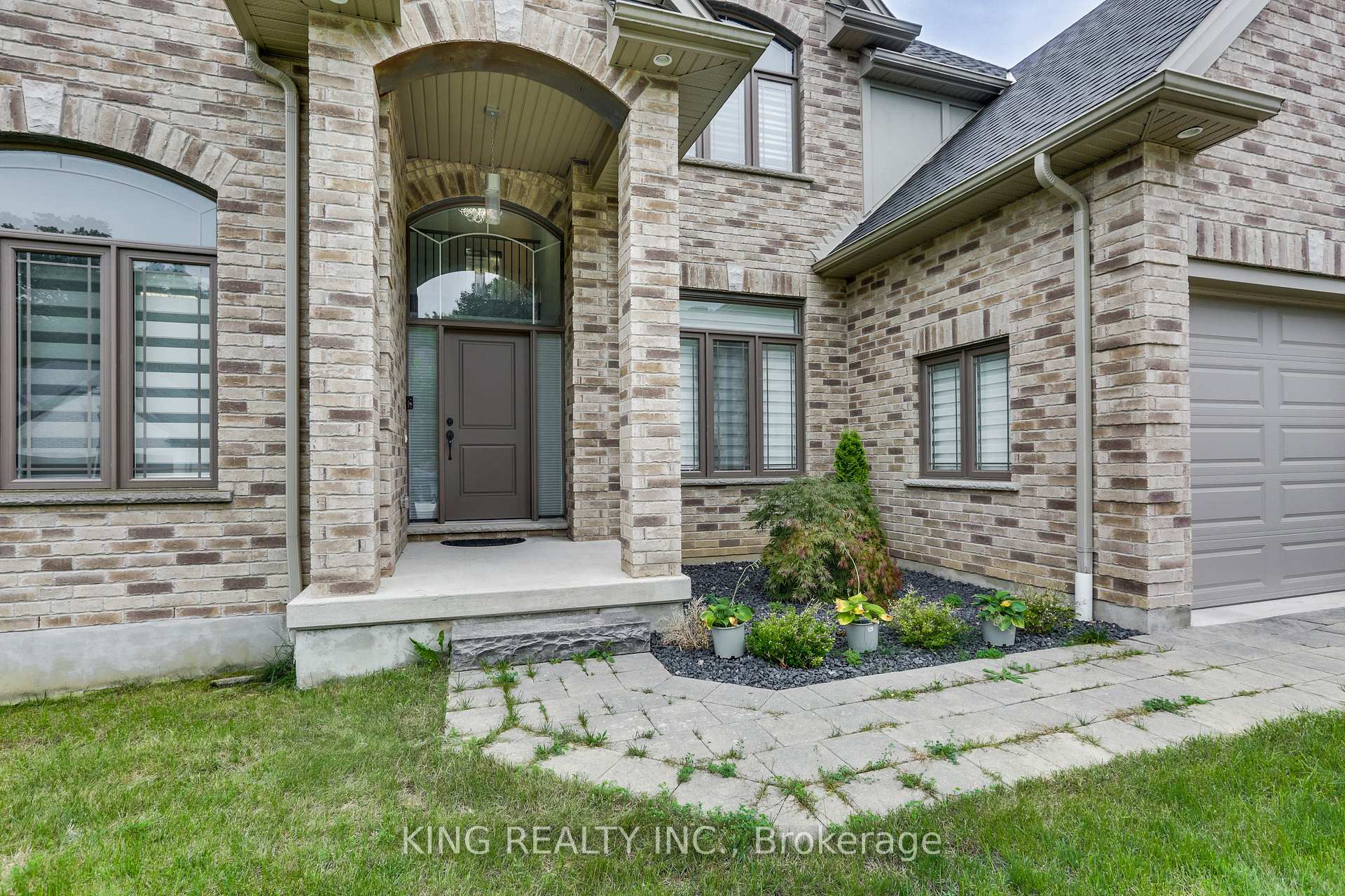 Photo 2 of 2282 Dauncey Crescent N, London, North B — HOMEH