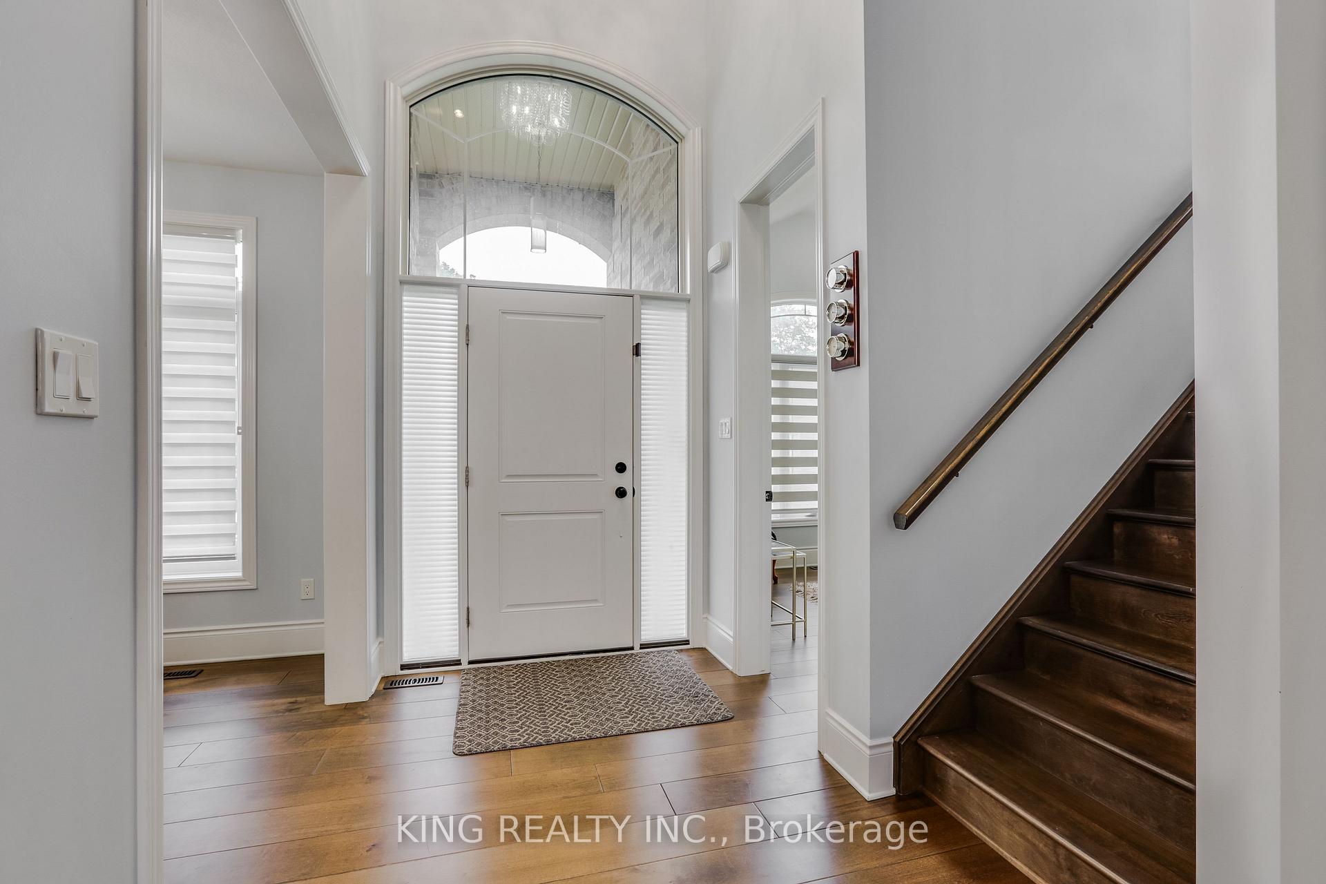 Photo 3 of 2282 Dauncey Crescent N, London, North B — HOMEH