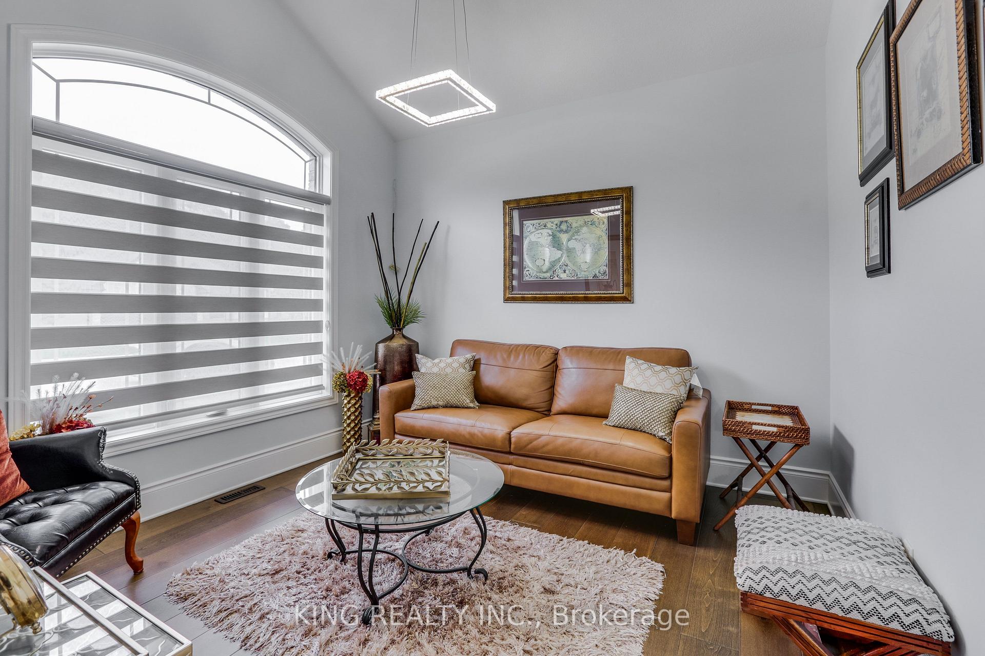 Photo 4 of 2282 Dauncey Crescent N, London, North B — HOMEH