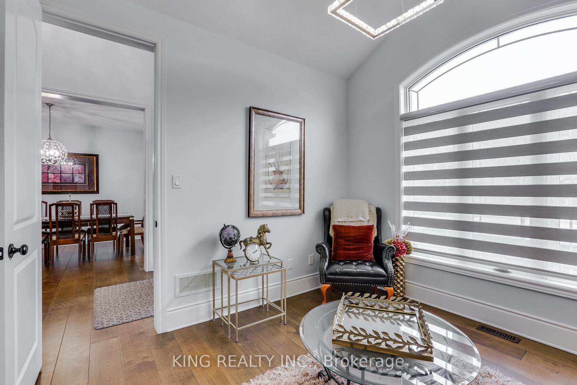 Photo 5 of 2282 Dauncey Crescent N, London, North B — HOMEH