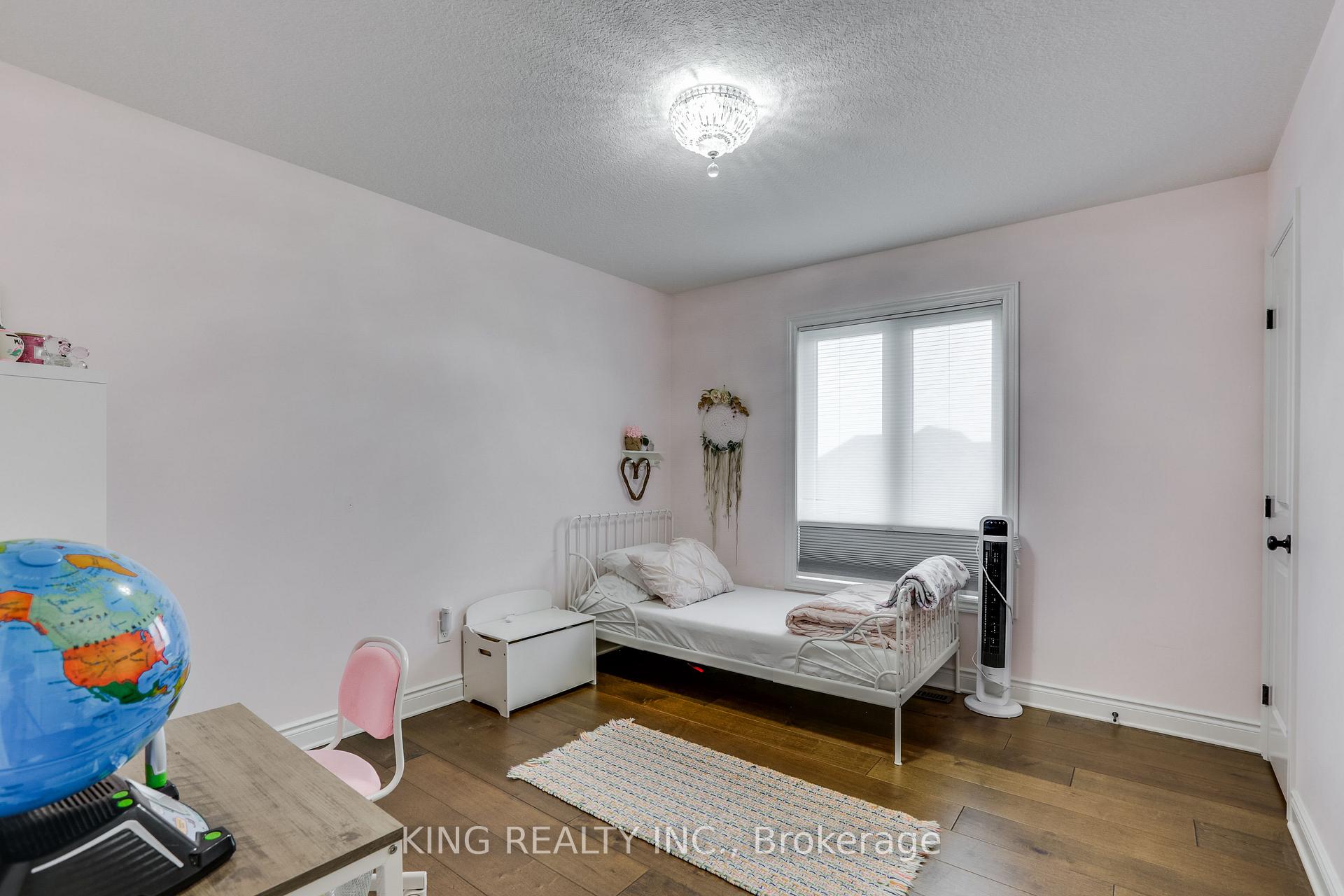 Photo 21 of 2282 Dauncey Crescent N, London, North B — HOMEH