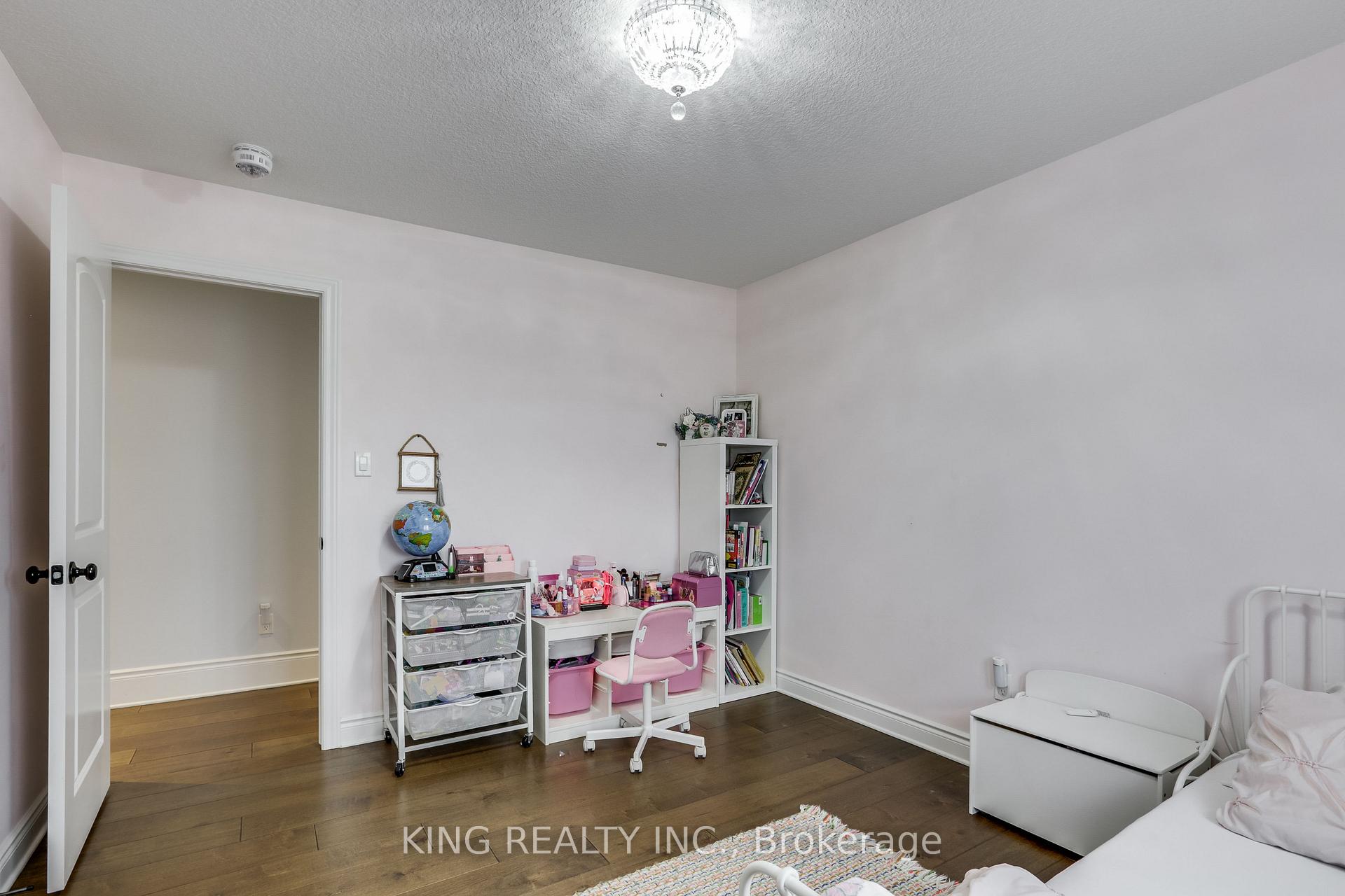 Photo 22 of 2282 Dauncey Crescent N, London, North B — HOMEH