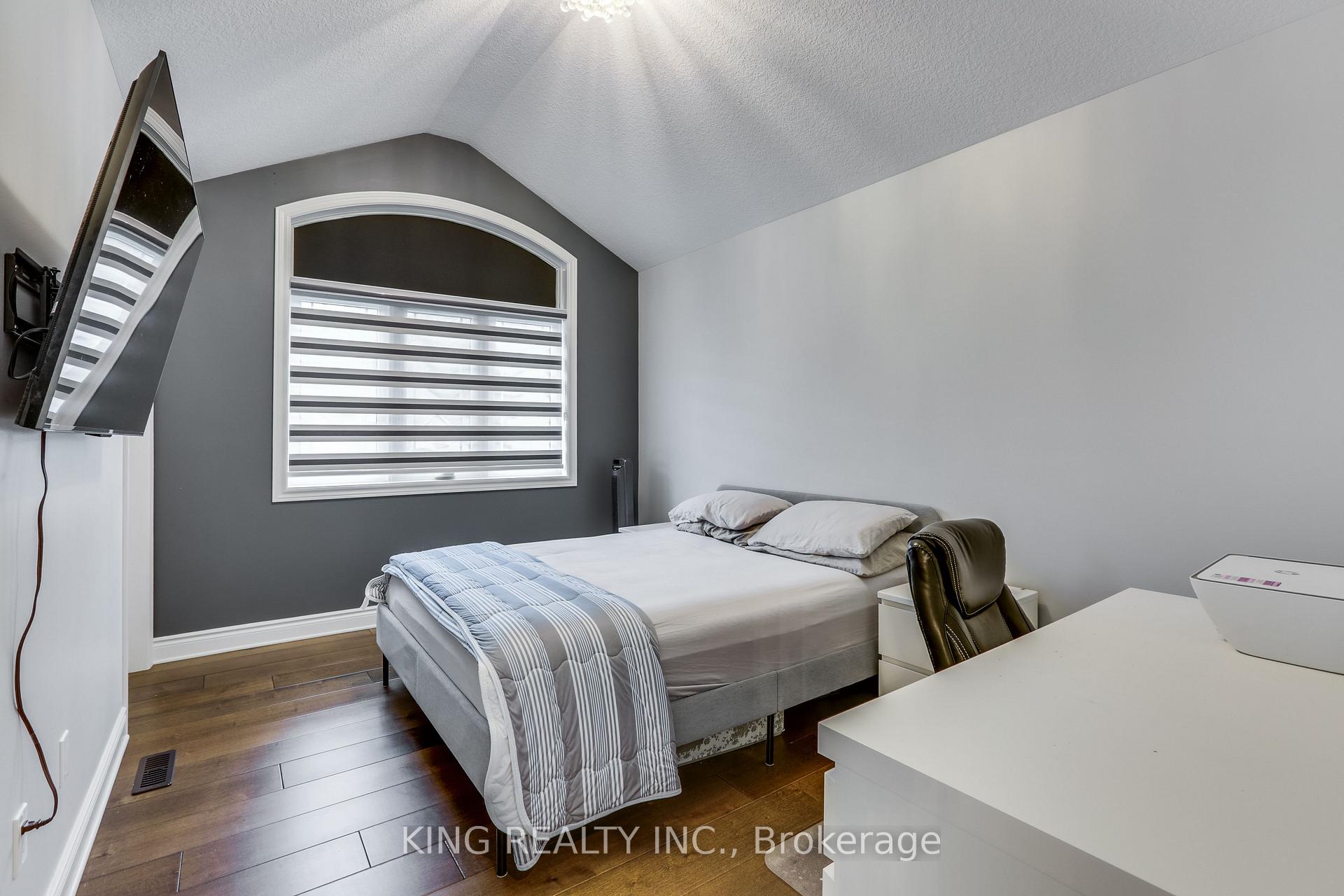 Photo 29 of 2282 Dauncey Crescent N, London, North B — HOMEH
