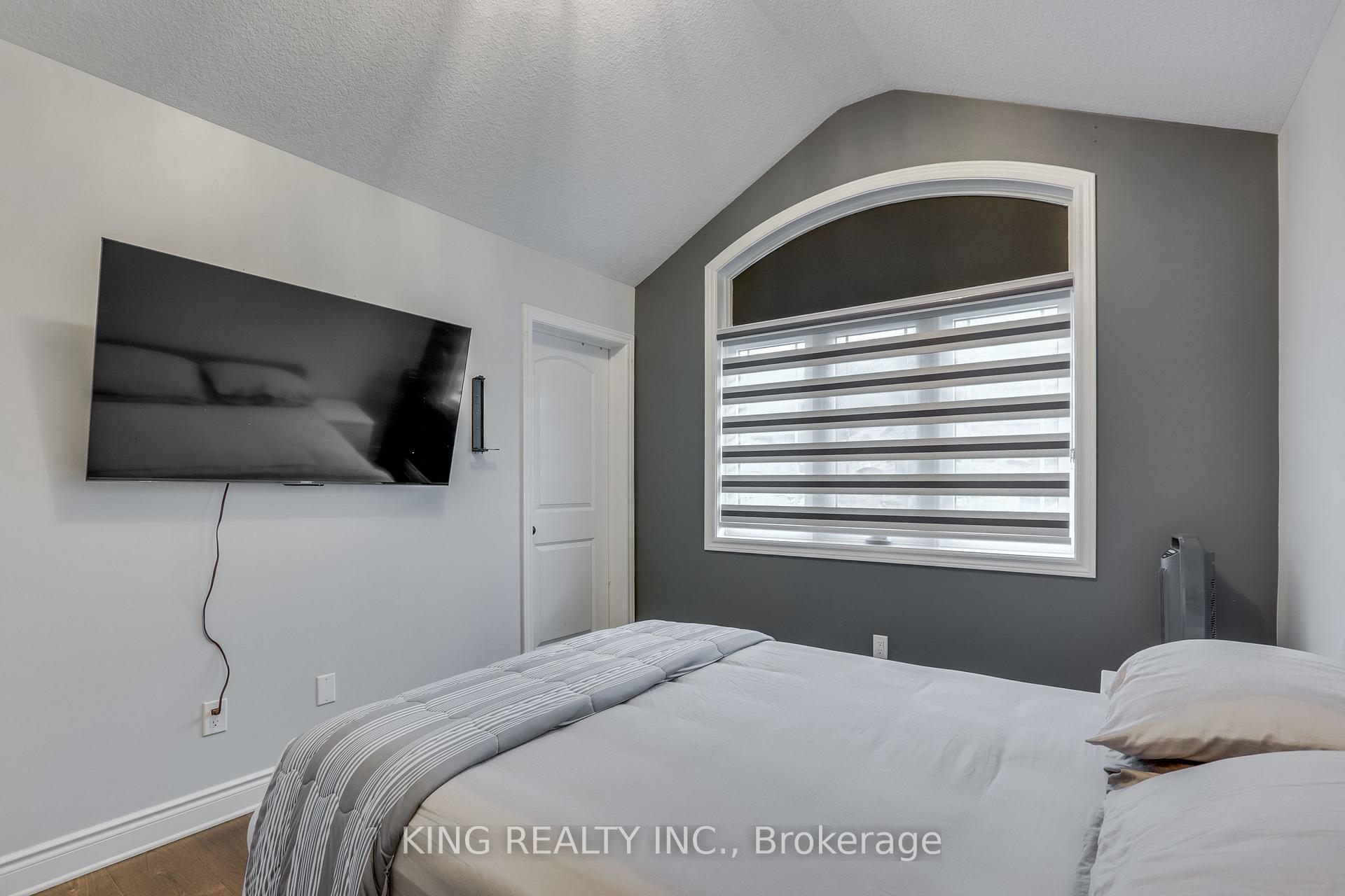 Photo 30 of 2282 Dauncey Crescent N, London, North B — HOMEH
