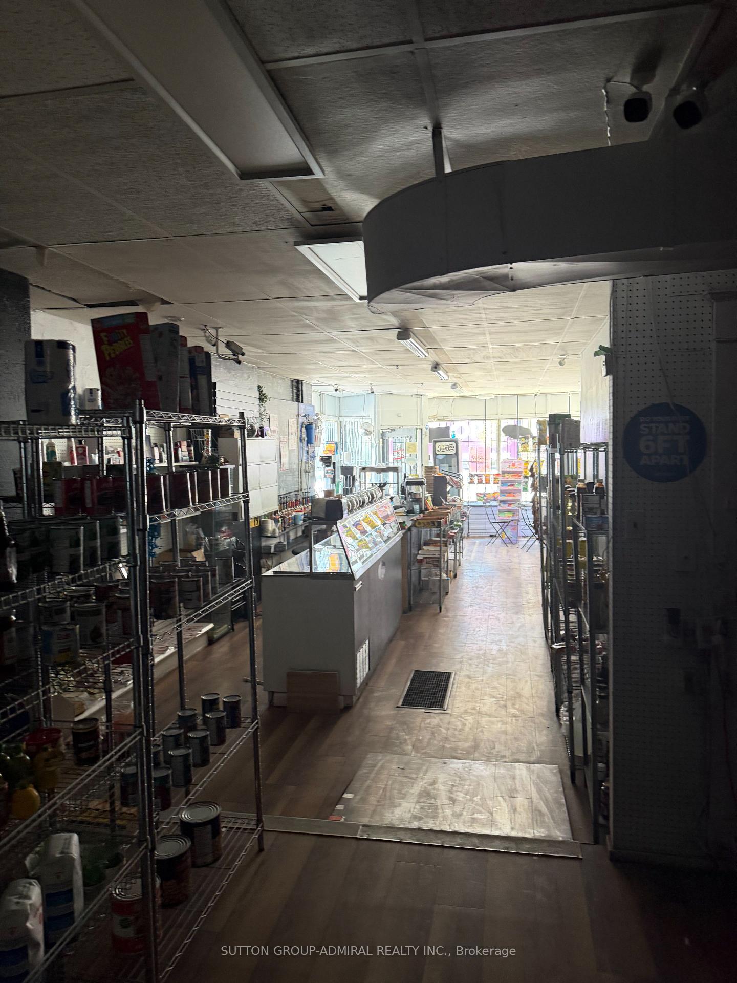Photo 12 of 1572 Queen Street E, Toronto, Greenwood-Coxwell — HOMEH