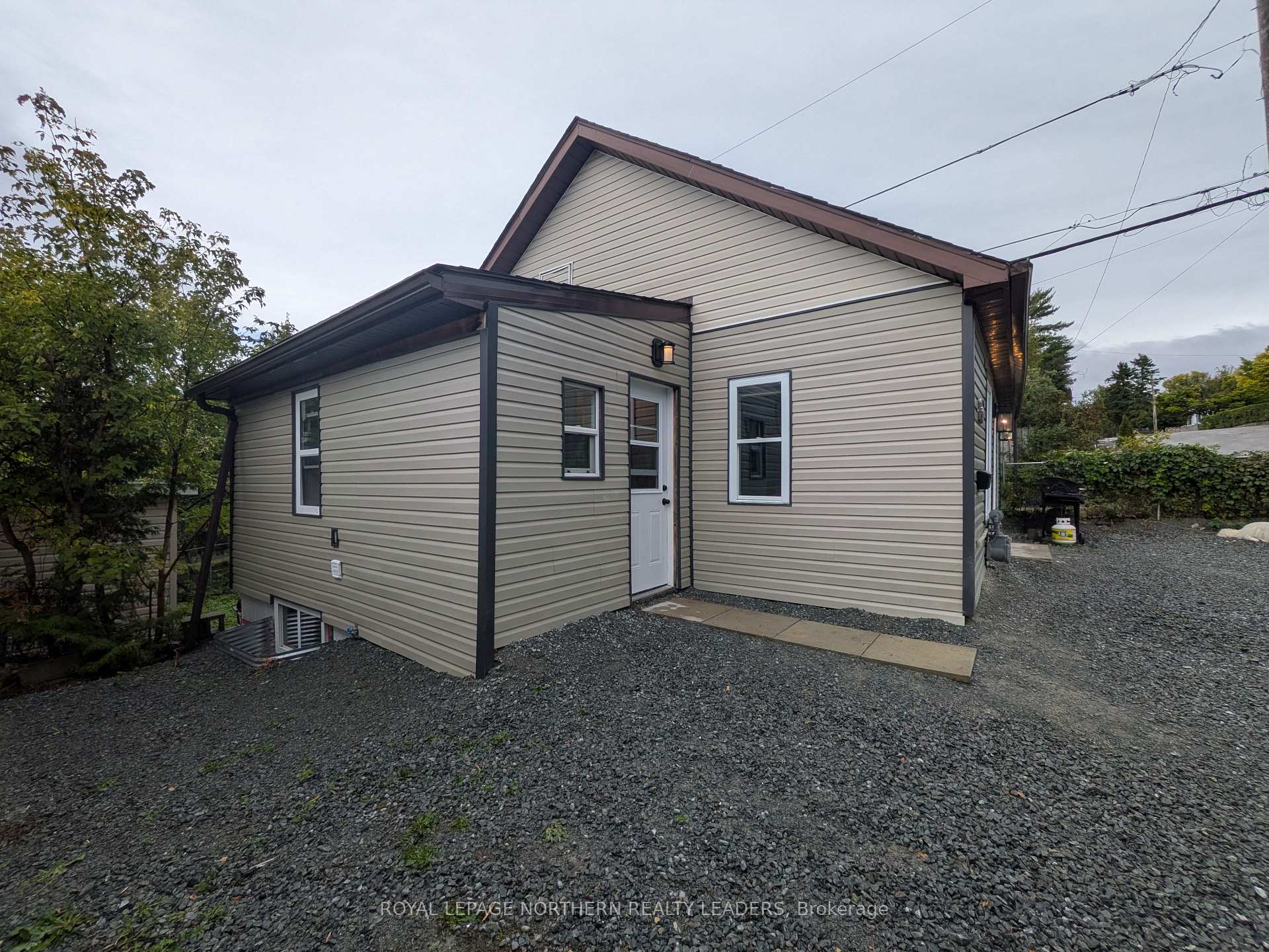 Photo 3 of 334 Seventh Avenue, Timmins, TNE - Hill District — HOMEH