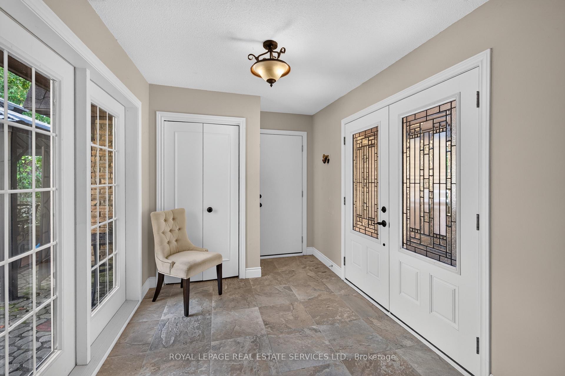 Photo 4 of 247 Spring Garden Road, Oakville, Southwest — HOMEH