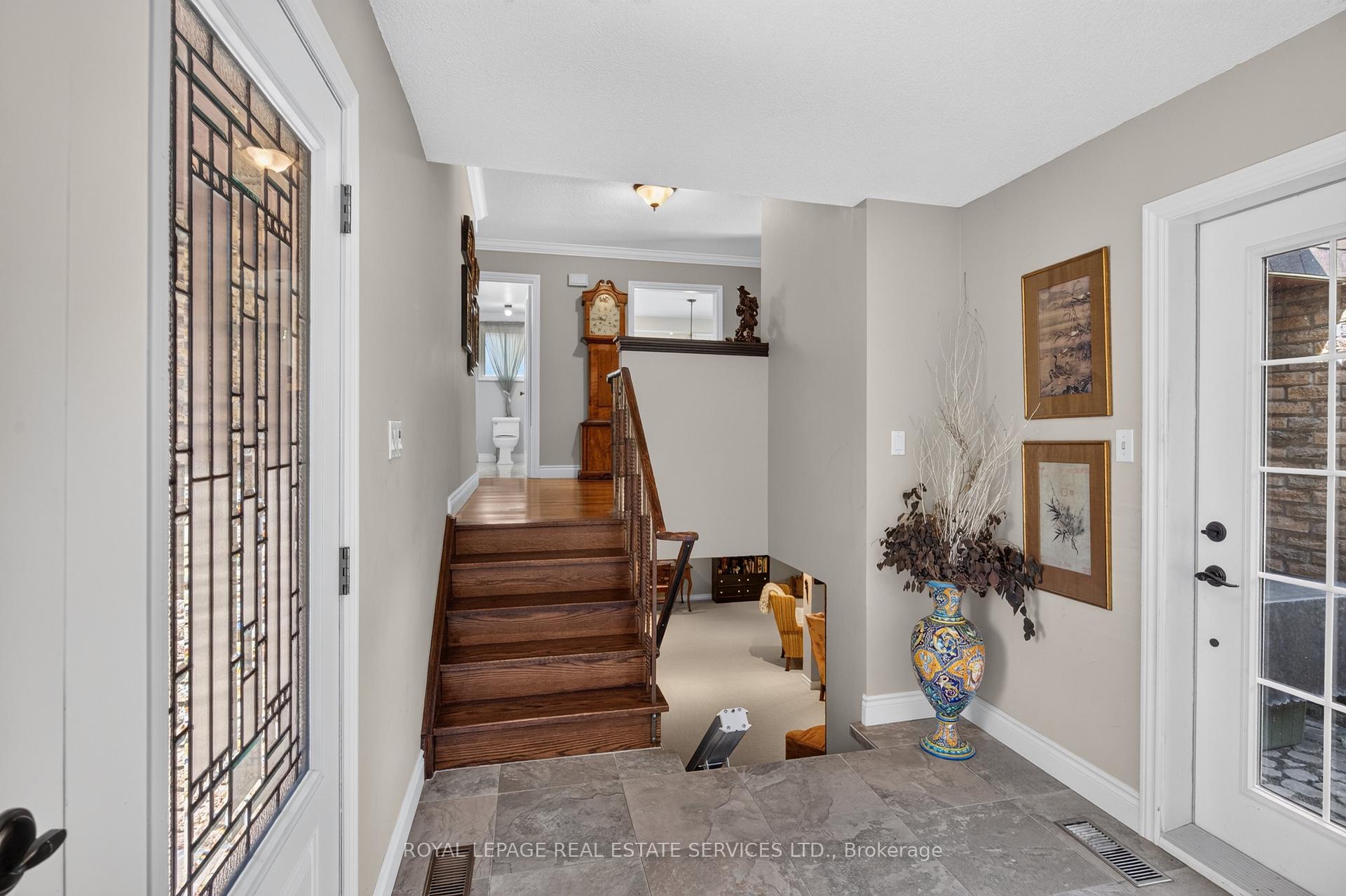 Photo 5 of 247 Spring Garden Road, Oakville, Southwest — HOMEH