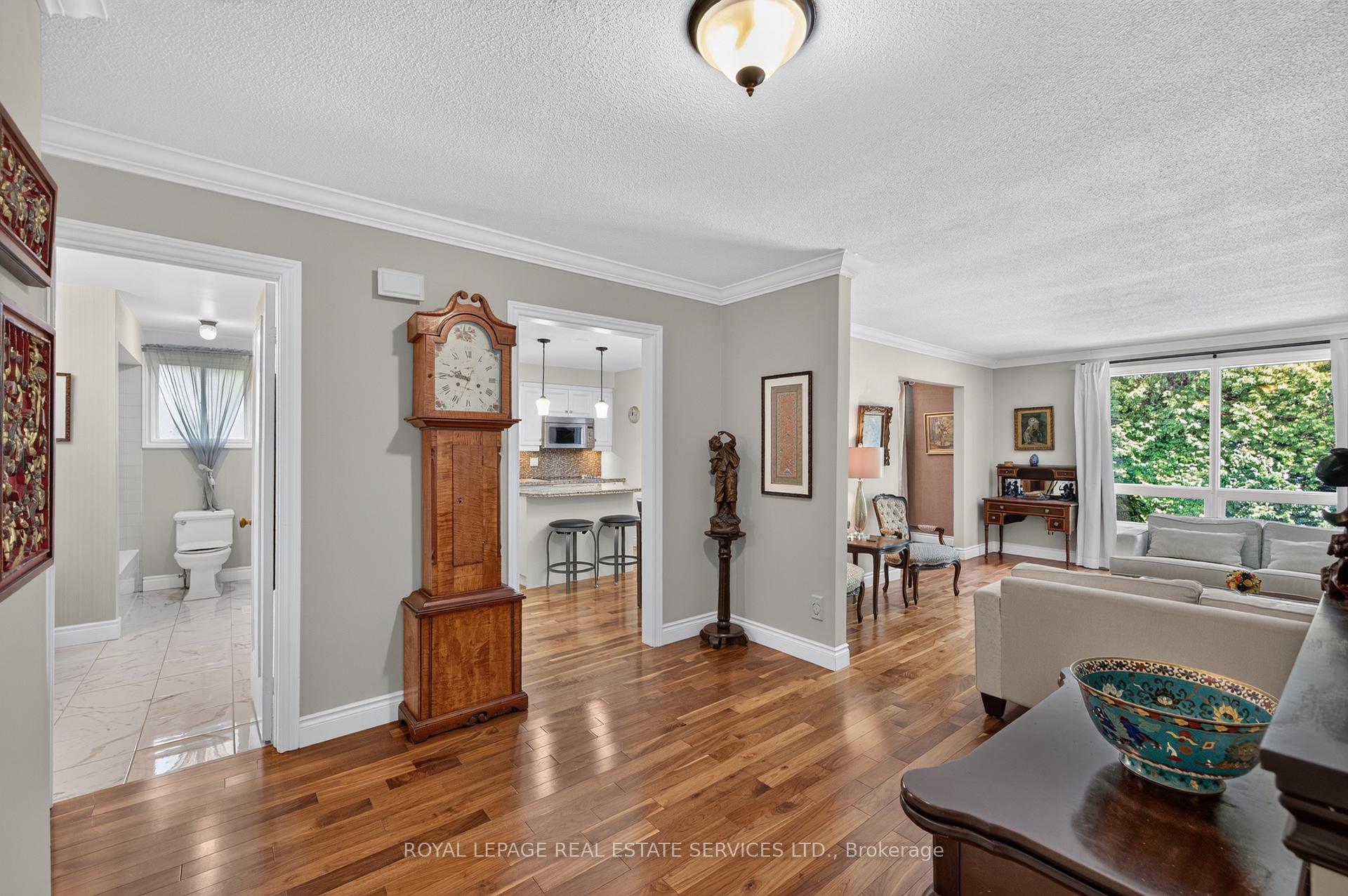 Photo 6 of 247 Spring Garden Road, Oakville, Southwest — HOMEH