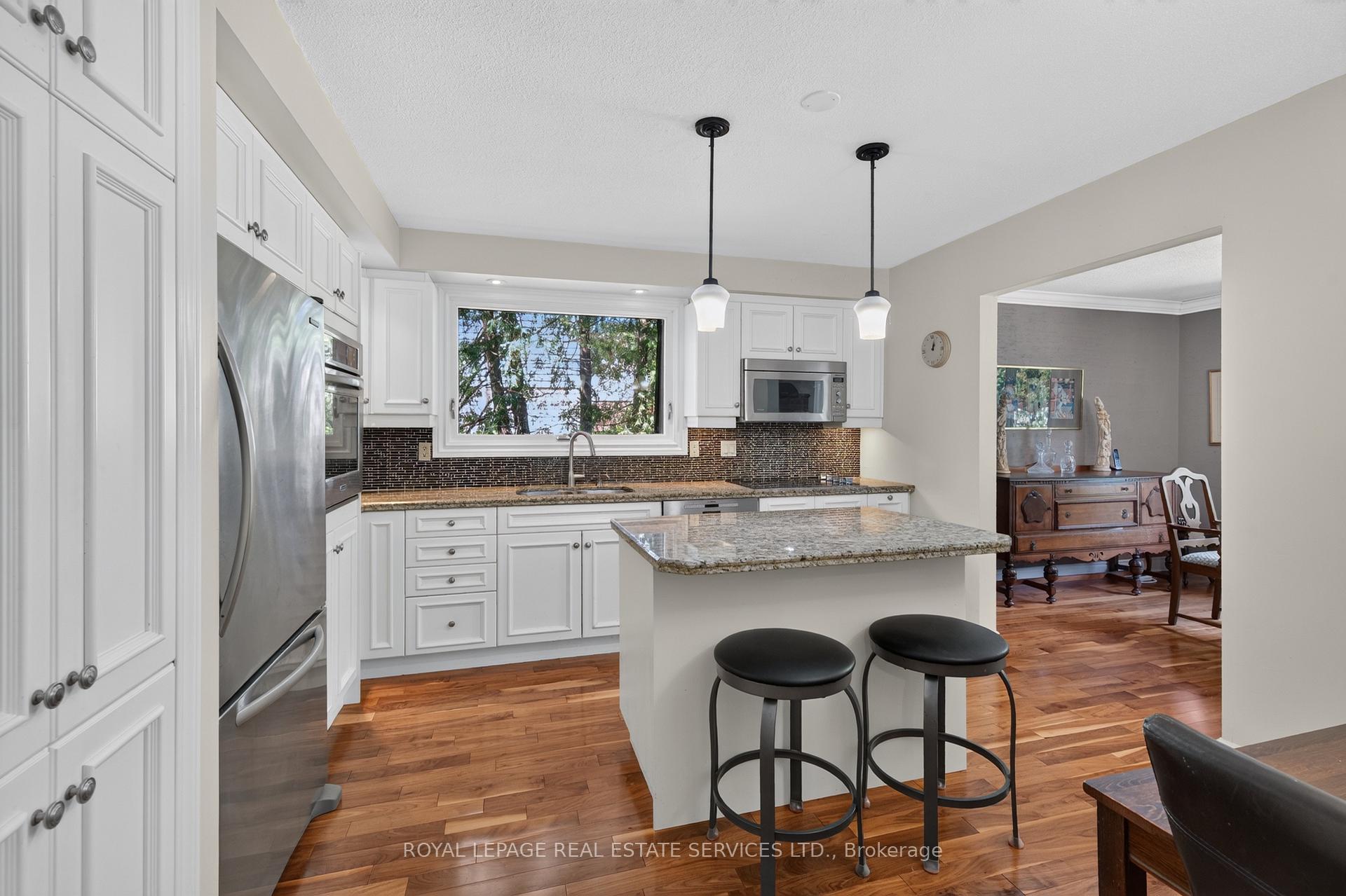Photo 7 of 247 Spring Garden Road, Oakville, Southwest — HOMEH