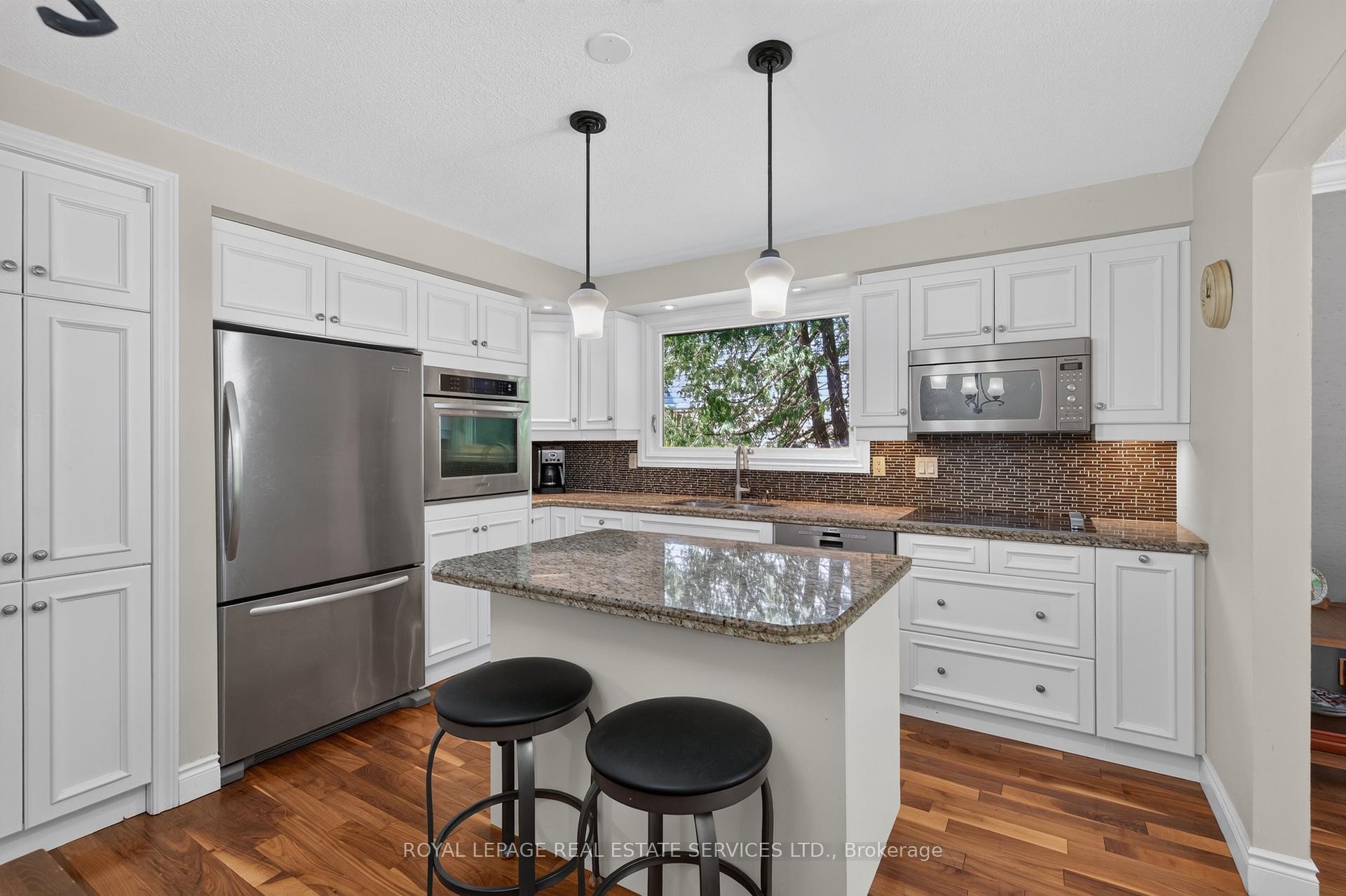 Photo 8 of 247 Spring Garden Road, Oakville, Southwest — HOMEH