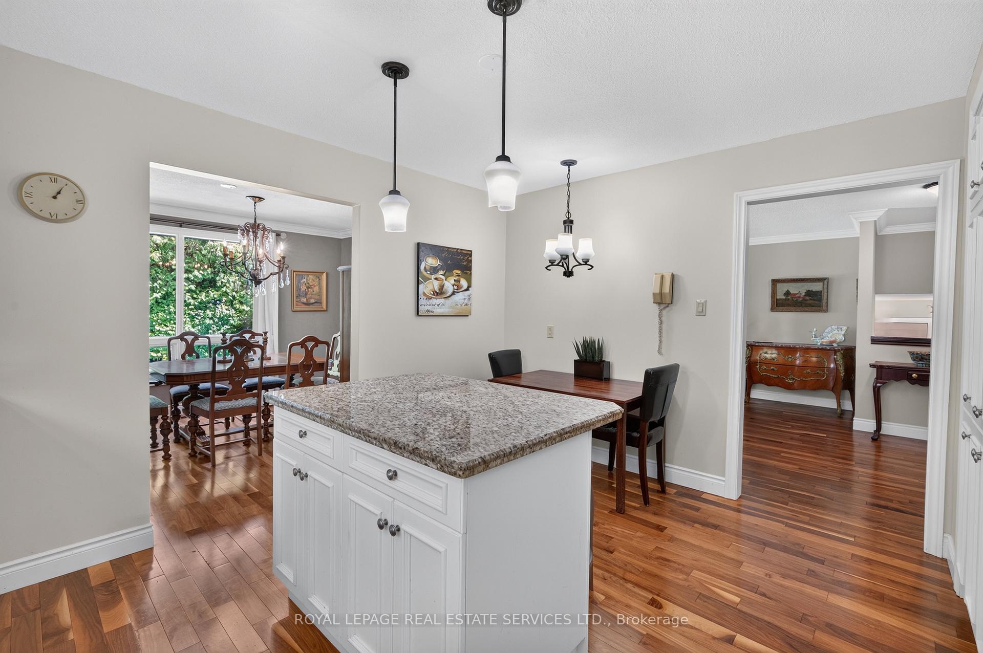 Photo 9 of 247 Spring Garden Road, Oakville, Southwest — HOMEH